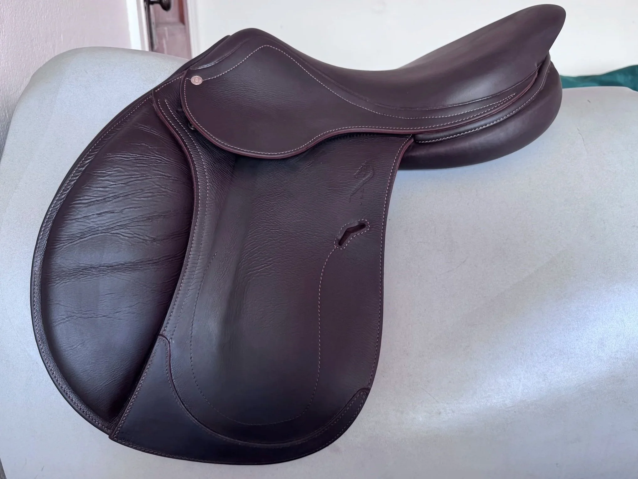 17" Antares Evolution Saddle - 2022 - 3NB - Full Buffalo - A01 WIDE - Right View 4