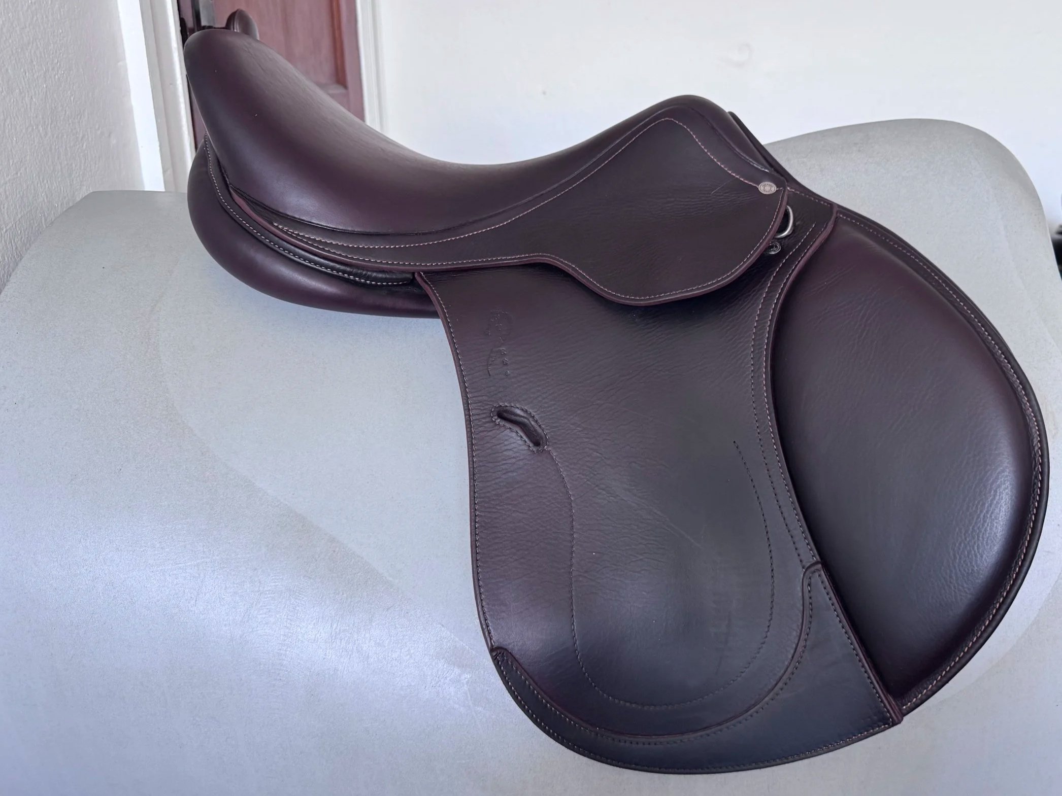 17.5" Antares Comfort 2 Saddle - 2021 - 2A - Full Buffalo - A01 WIDE Tree - Right View 1