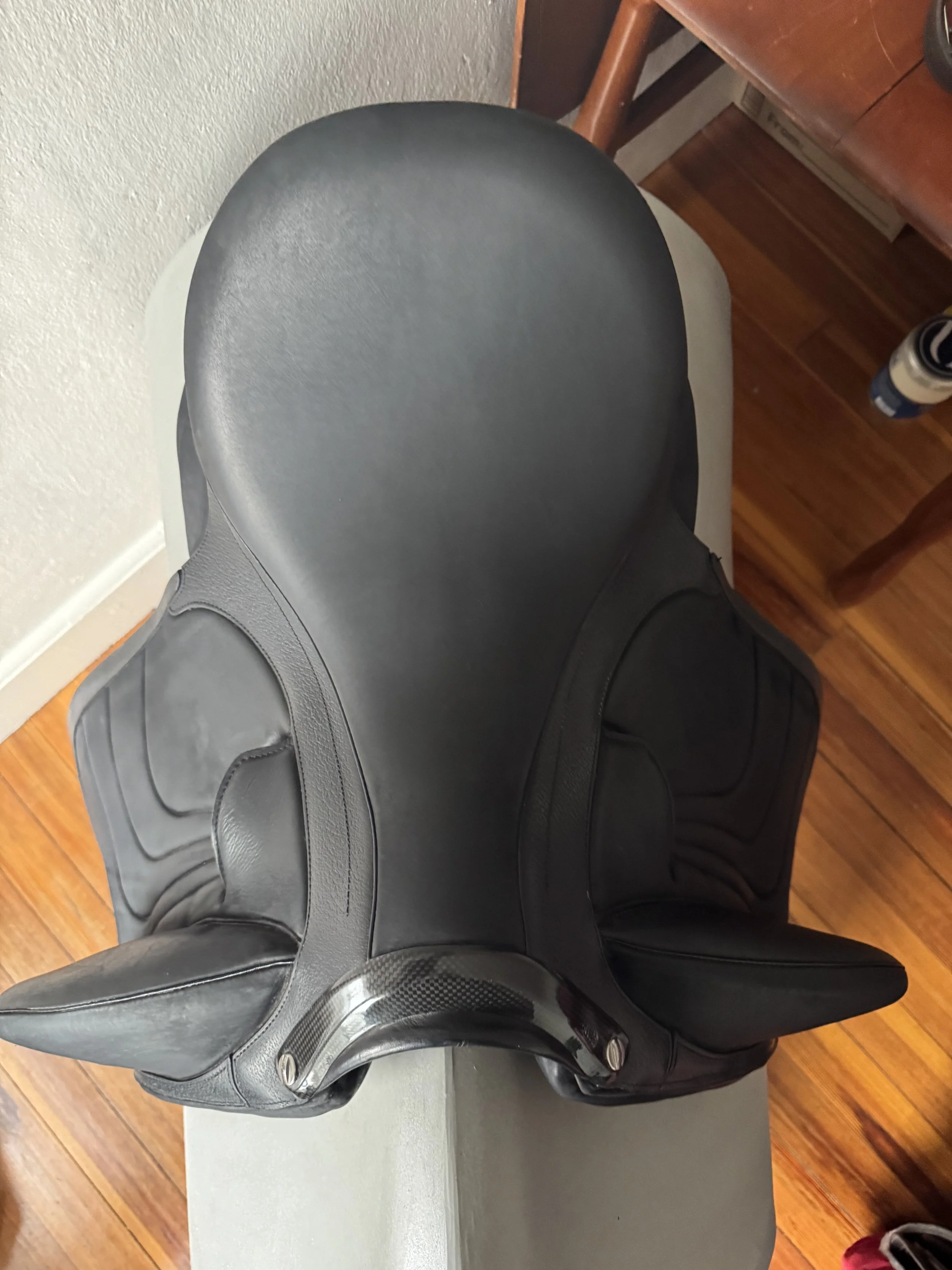 17.5" Devoucoux Makila Harmonie Dressage Saddle - 2024 - 2A - Full Buffalo - Like New - Aerial Seat 2