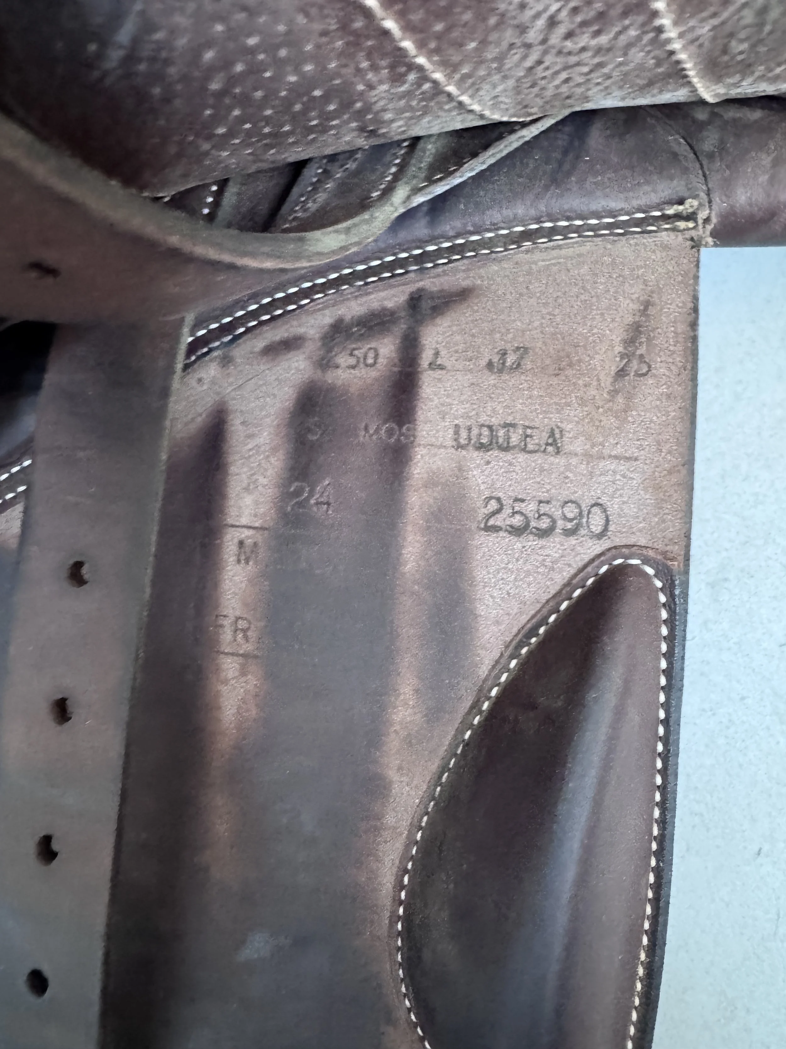 17/17.5" Butet Premium Saddle - 2024 - 2.5 - Cachou - Calf - Integrated Panels - Serial Stamp