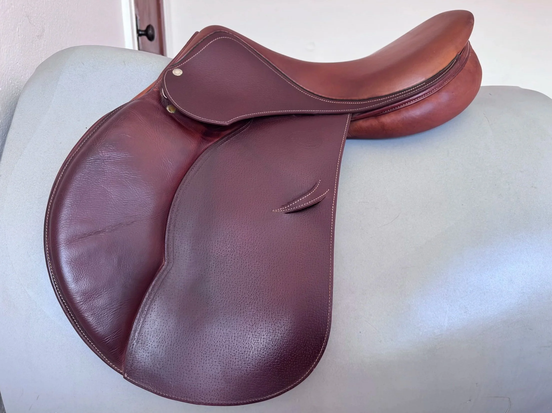 17.5" Devoucoux Oldara Saddle - 4A - Integrated Panels - Grain / Calf - Left View 2