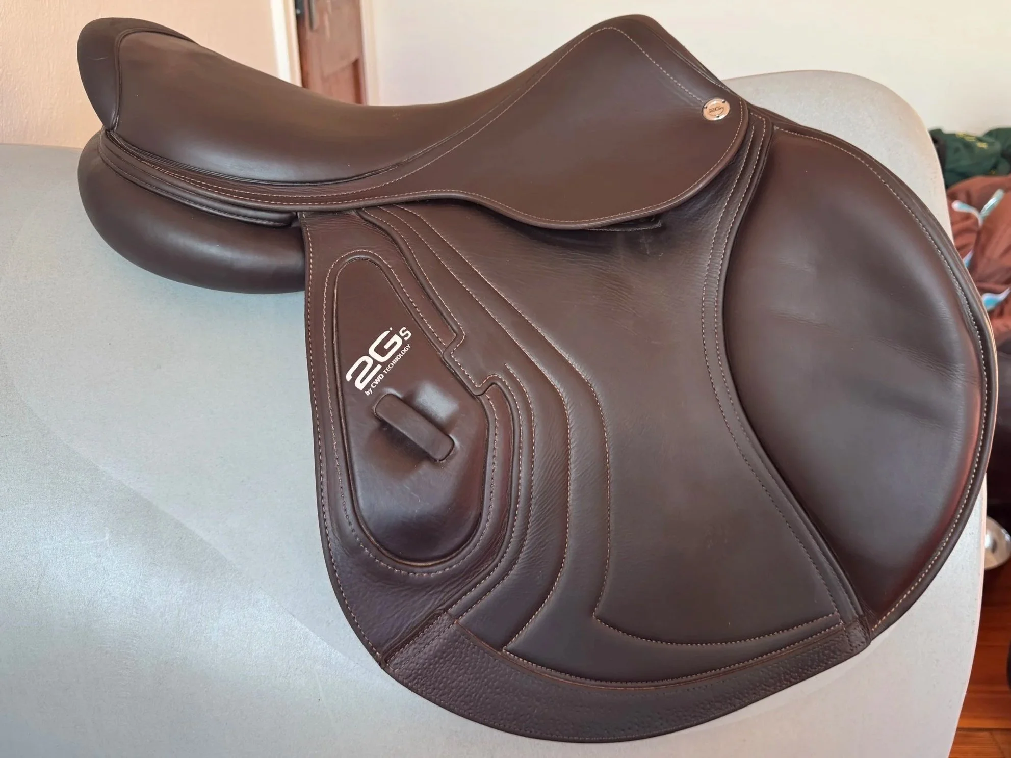 18" CWD SE25 2Gs PRO Saddle - 2022 - 2C - Full Buffalo - Right View 1