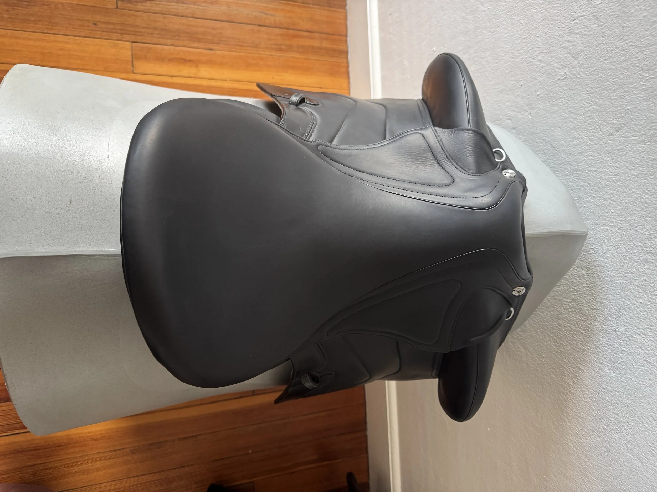 18.5" CWD SE37 PRO Dressage Saddle - 2021 - 3XLA - Full Buffalo - Seat 2