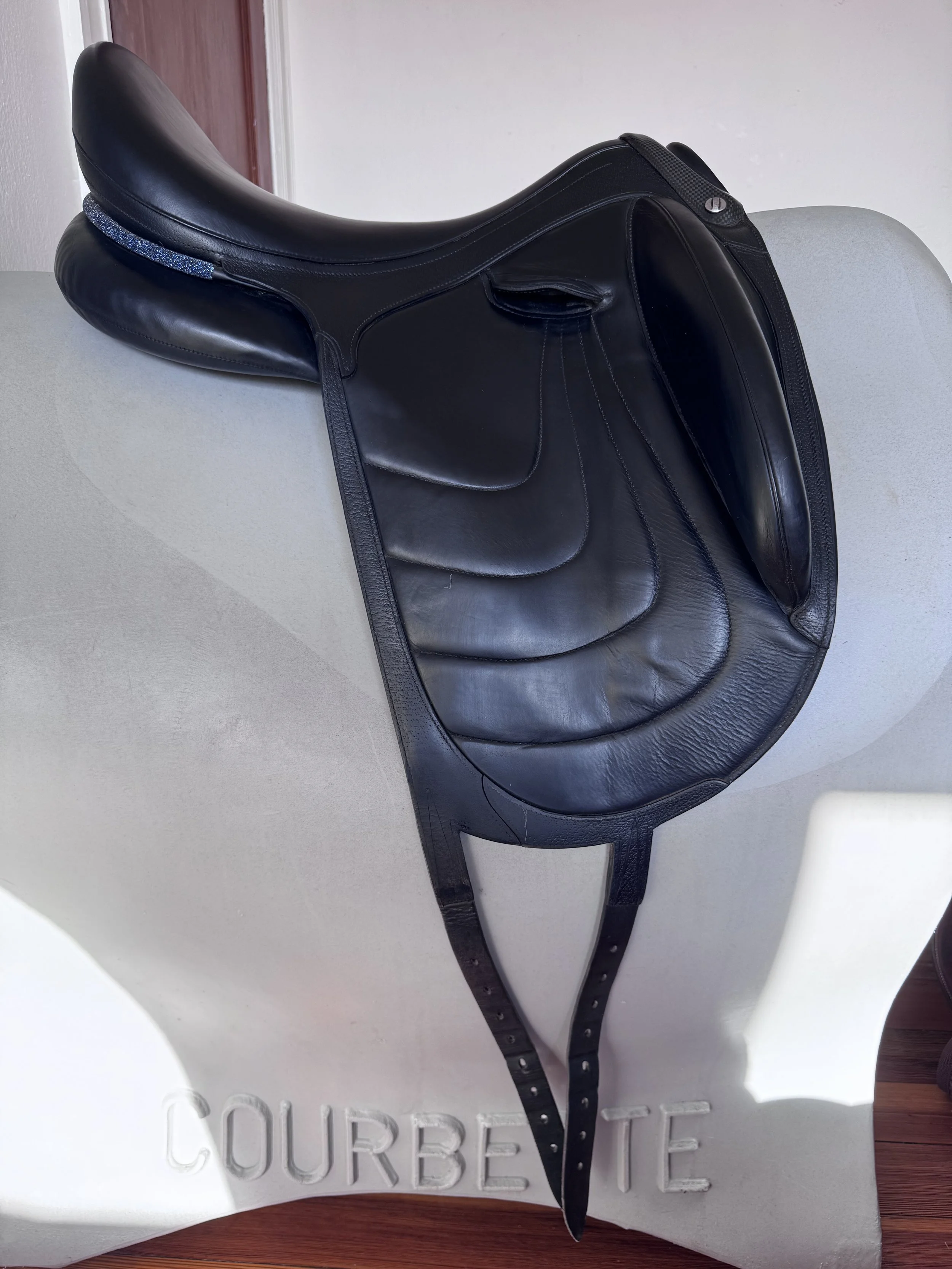 18" Devoucoux Makila Harmonie Dressage Saddle - 2018 - 2A - Right View 3