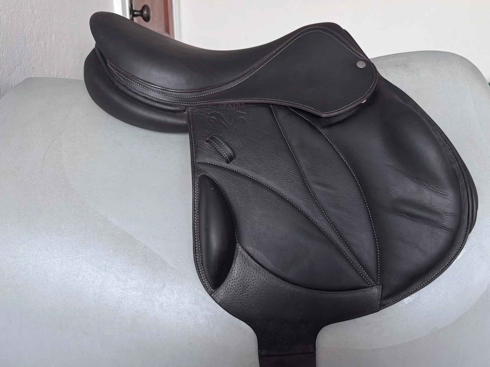 16.5" Voltaire Lexington PRO Monoflap Saddle - 2023 - 1A - Full Buffalo - Right View 3