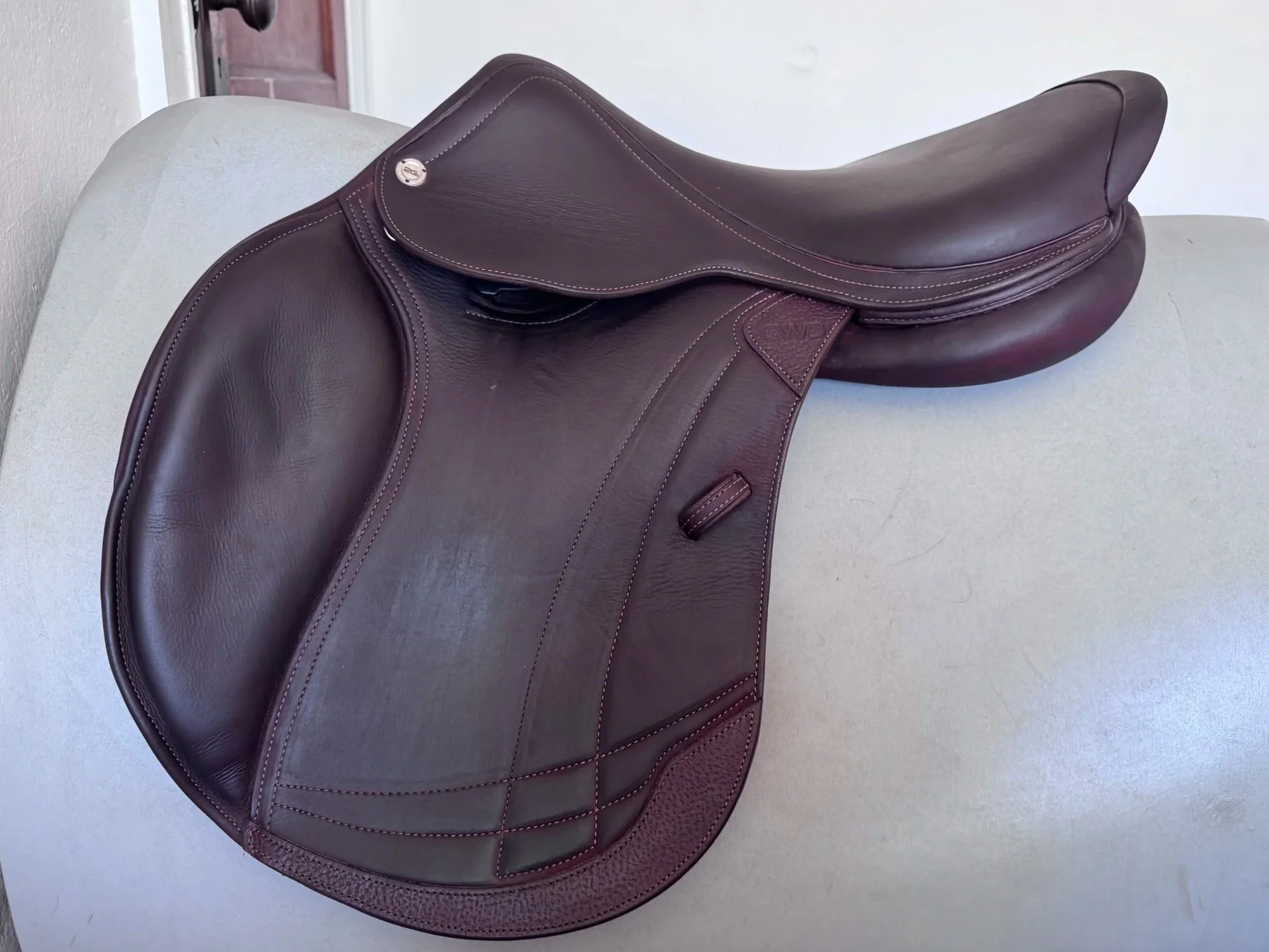 17.5" CWD SE38 Mademoiselle Hunter 2Gs Saddle - 2024 - 2LH - Full Buffalo - MINT - Left View 2