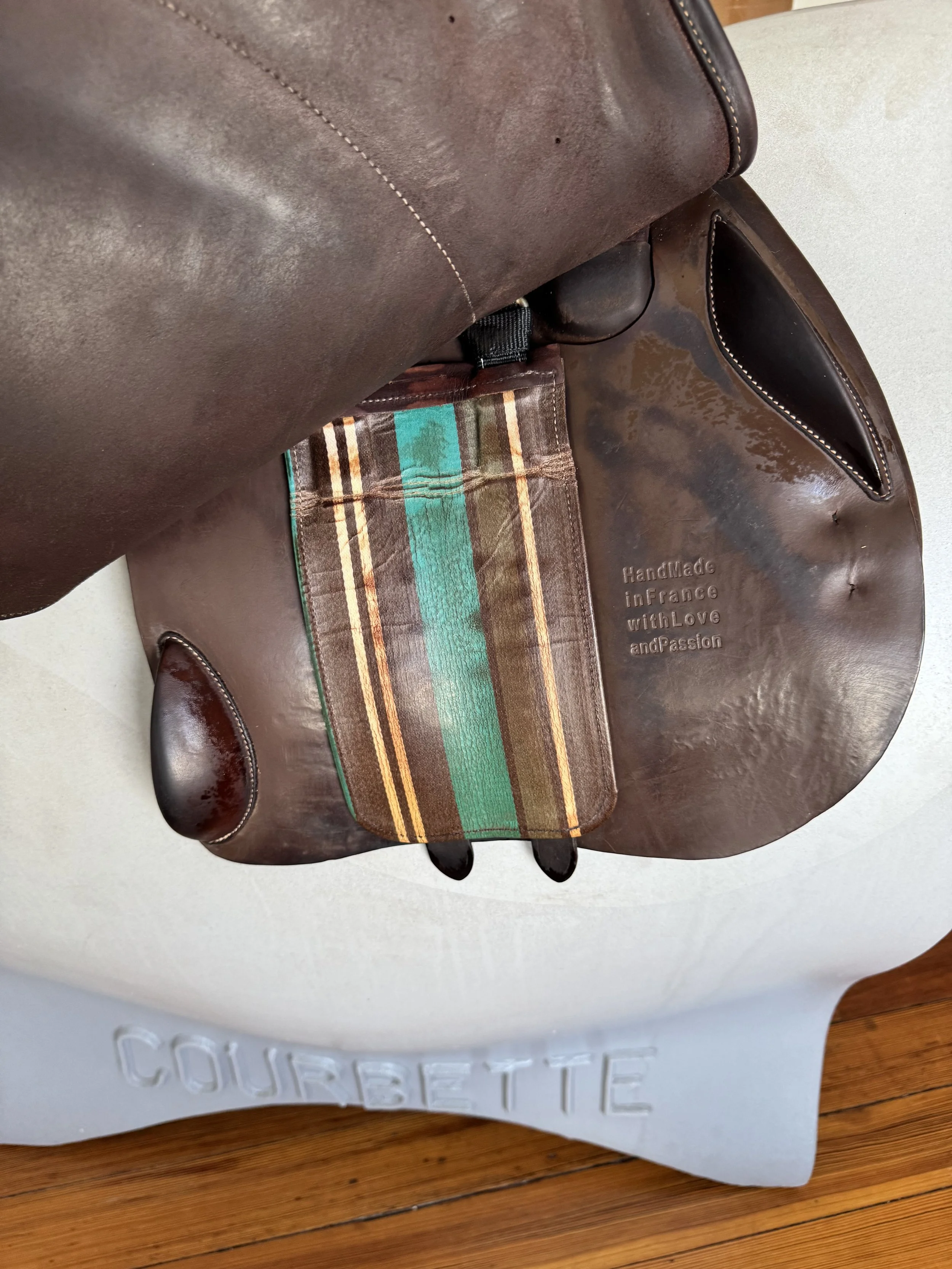 19" Voltaire Palm Beach Saddle - Underflap 2