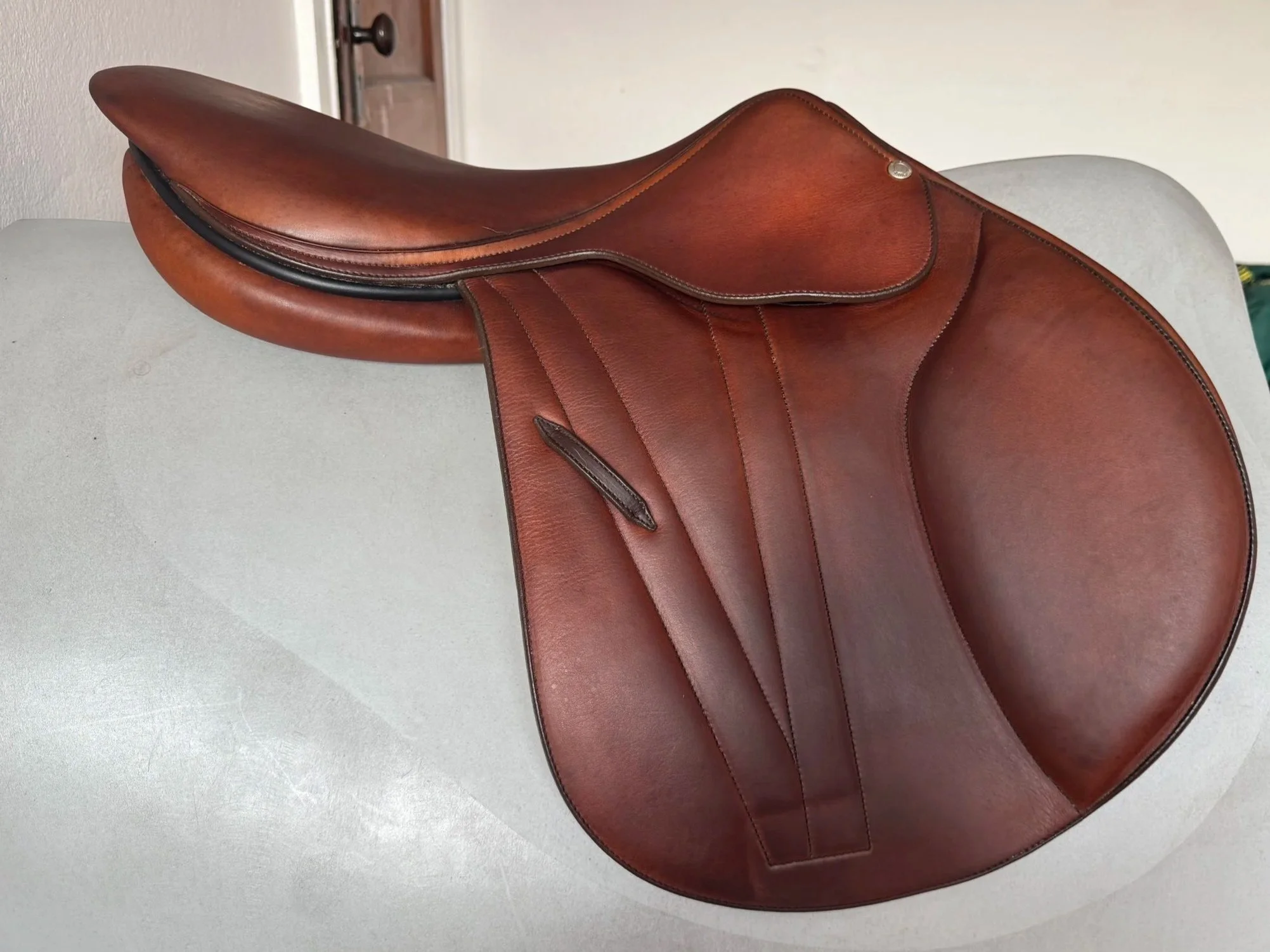 18" Butet Premium Saddle - P Flat Seat - 2.5 Flaps - Full Calf - Right View 3