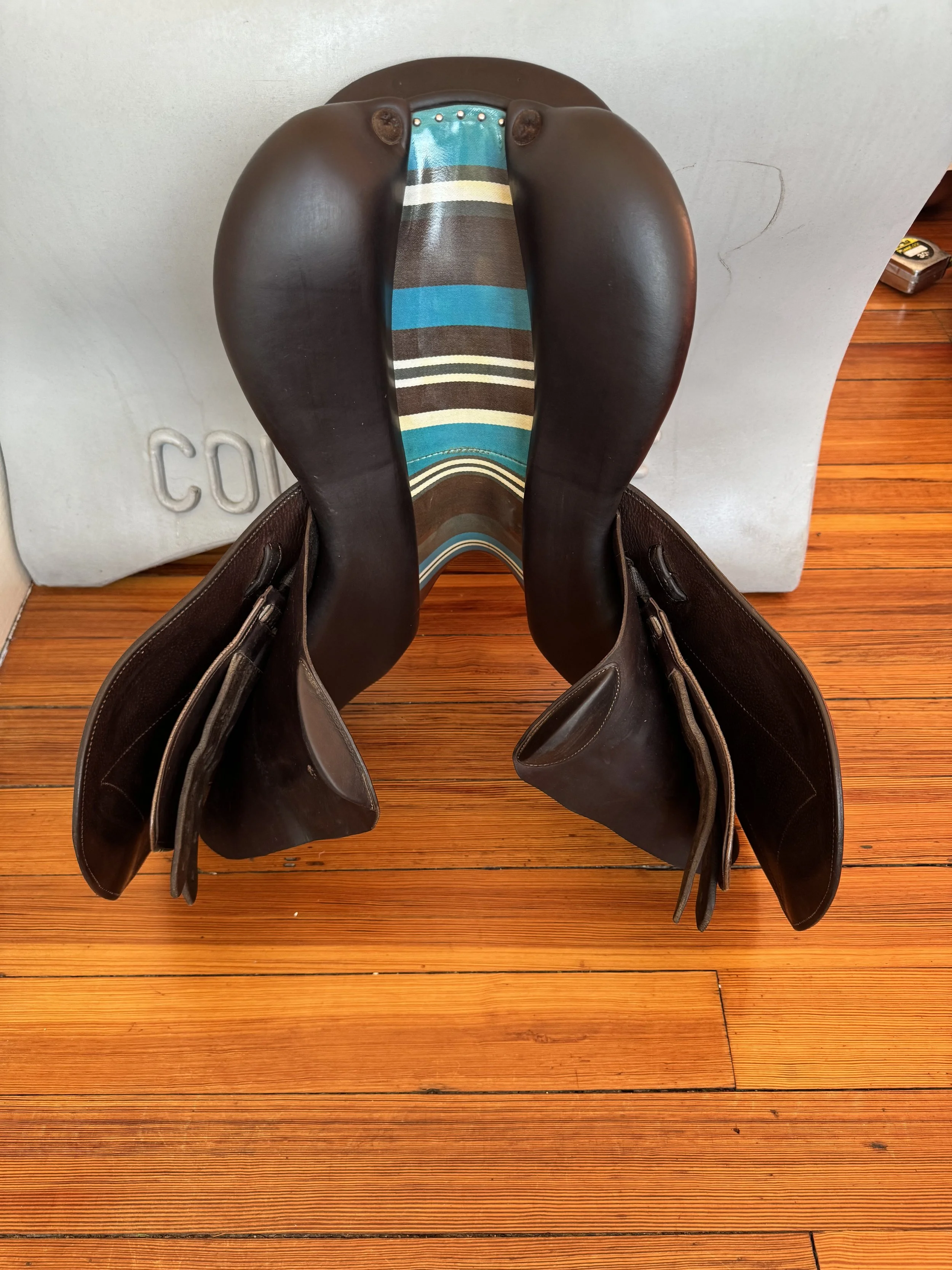 16" Voltaire Welli Saddle - 2017 - 00 - Full Buffalo - Underside 2