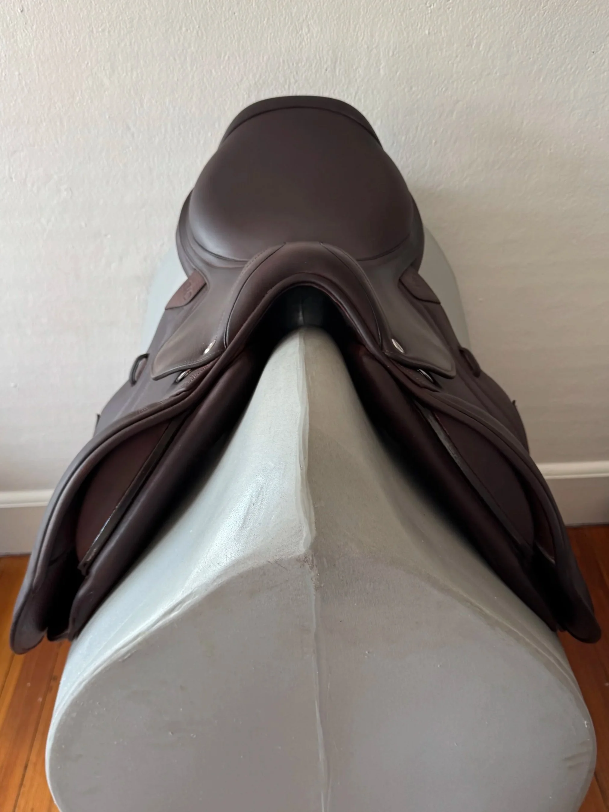 17.5" CWD SE39 Hunter Mademoiselle 2Gs Saddle - 2024 - 3CH - Full Buffalo - MINT - Right View 1 - Front Panels 1