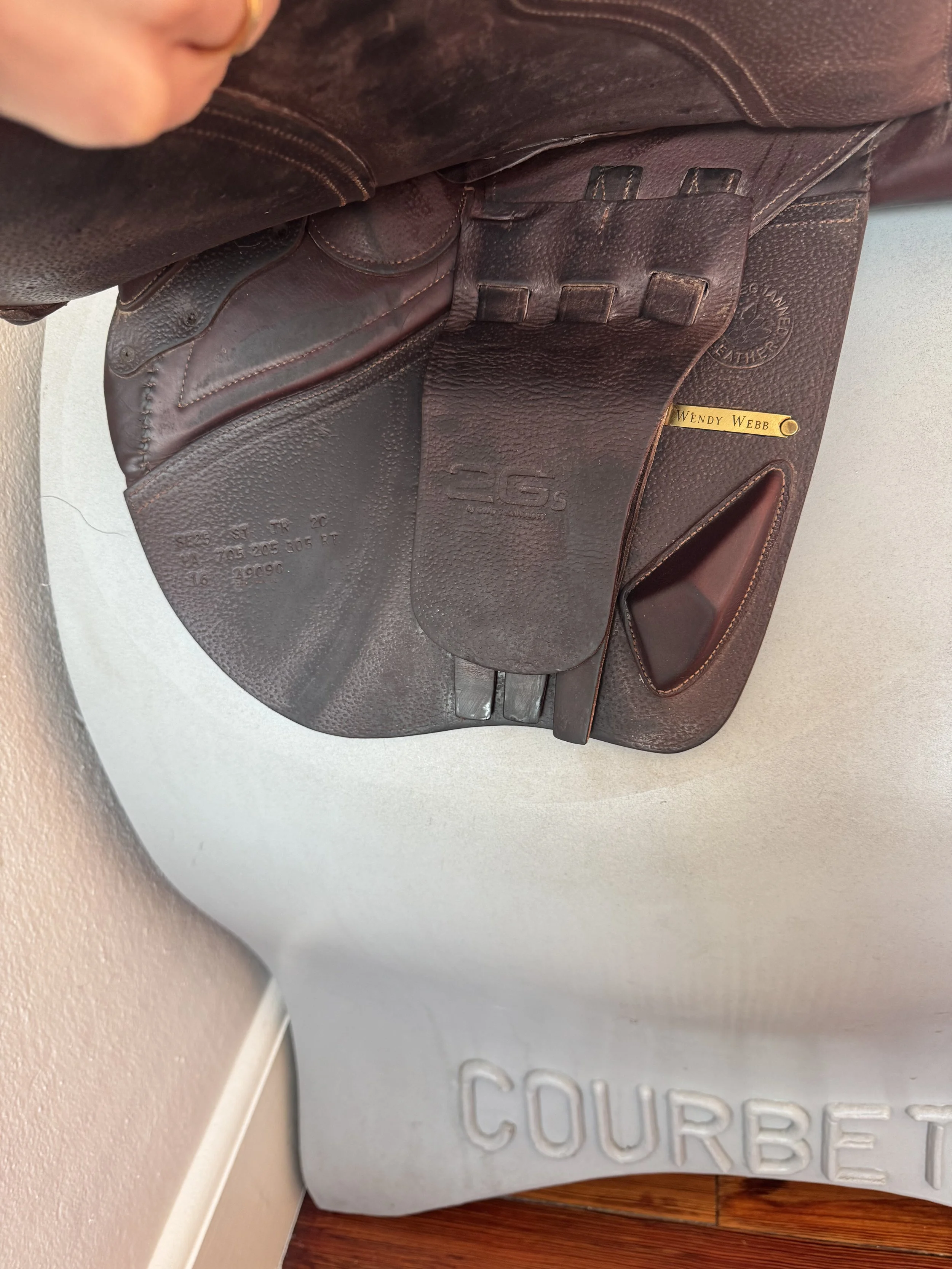 17" CWD SE25 2Gs Saddle - 2C - Grained Buffalo - Left Underflap