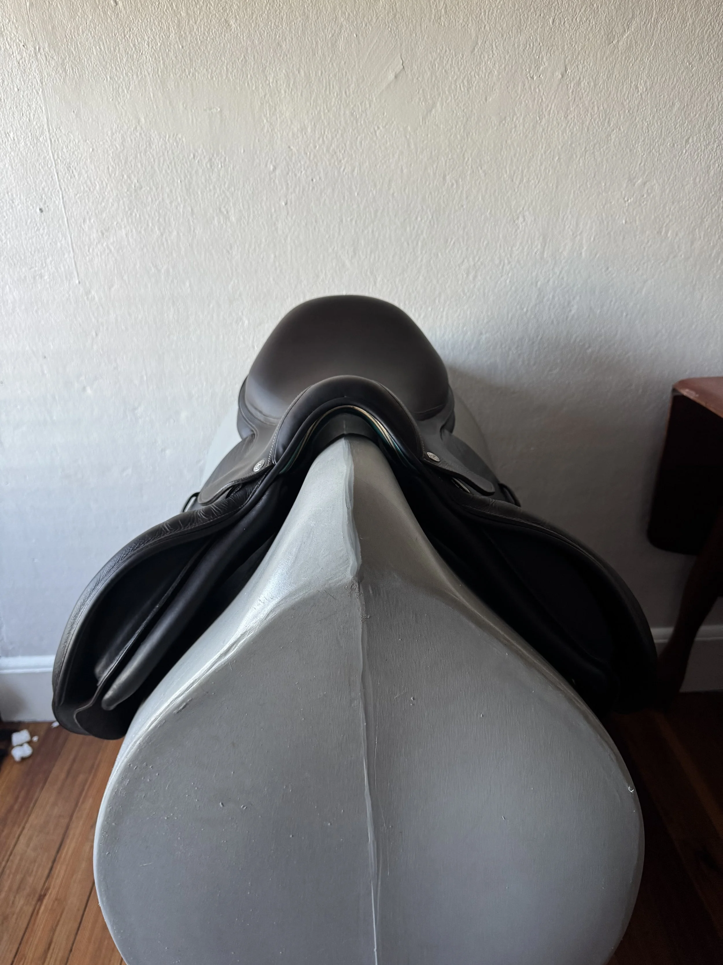 17" Voltaire Palm Beach Pro Saddle - 2019 - Full Buffalo - Front Panels 2