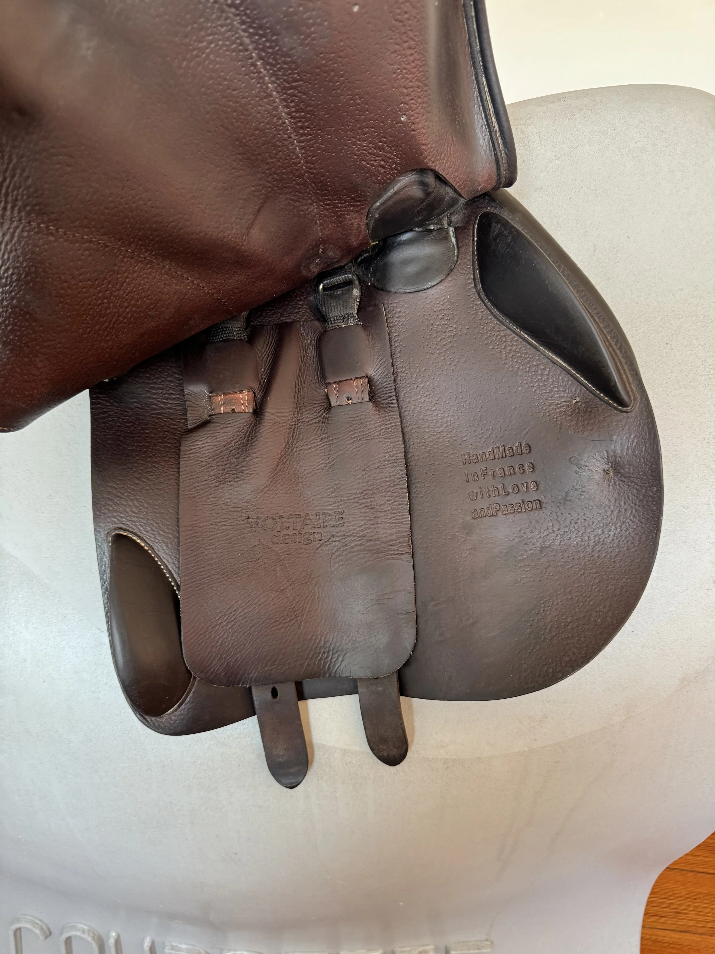 18" Voltaire Stuttgart PRO Saddle - 2018 - 3A - Full Buffalo - Right Underflap