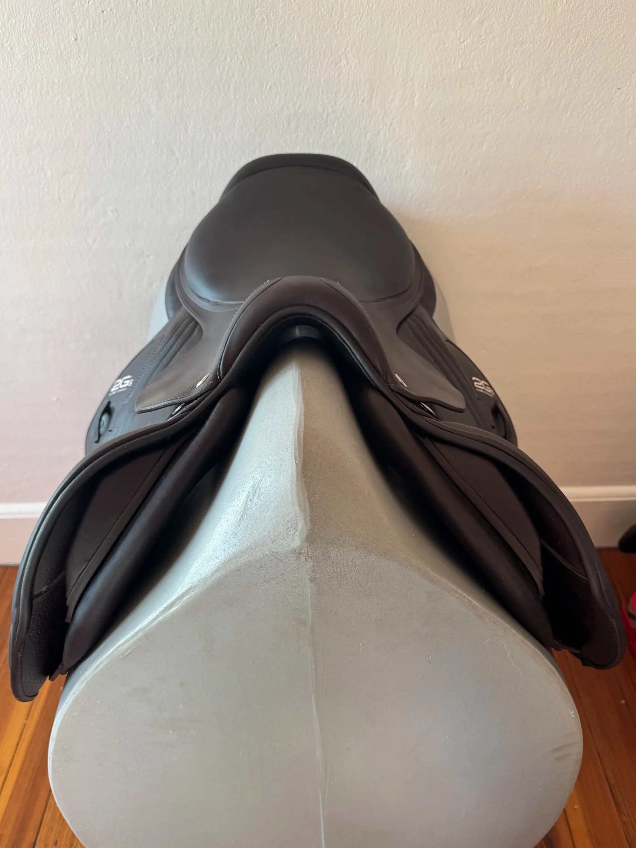 18" CWD SE25 2Gs PRO Saddle - 2022 - 2C - Full Buffalo - Front Panels 1