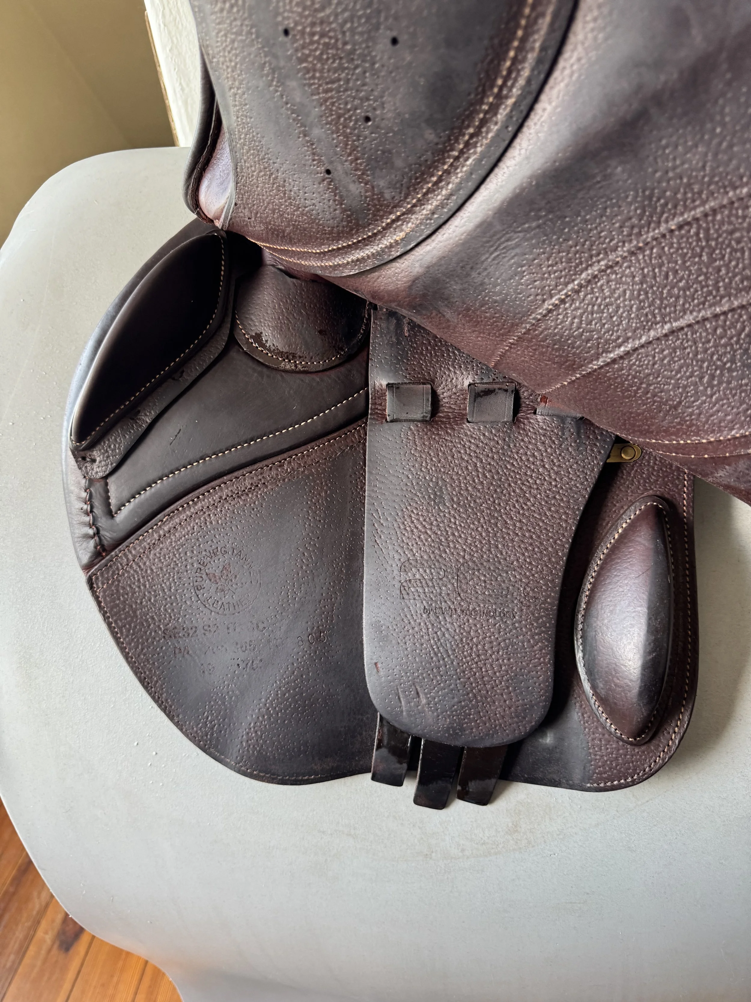 17.5" 2019 CWD SE32 Mademoiselle Saddle - Underflap