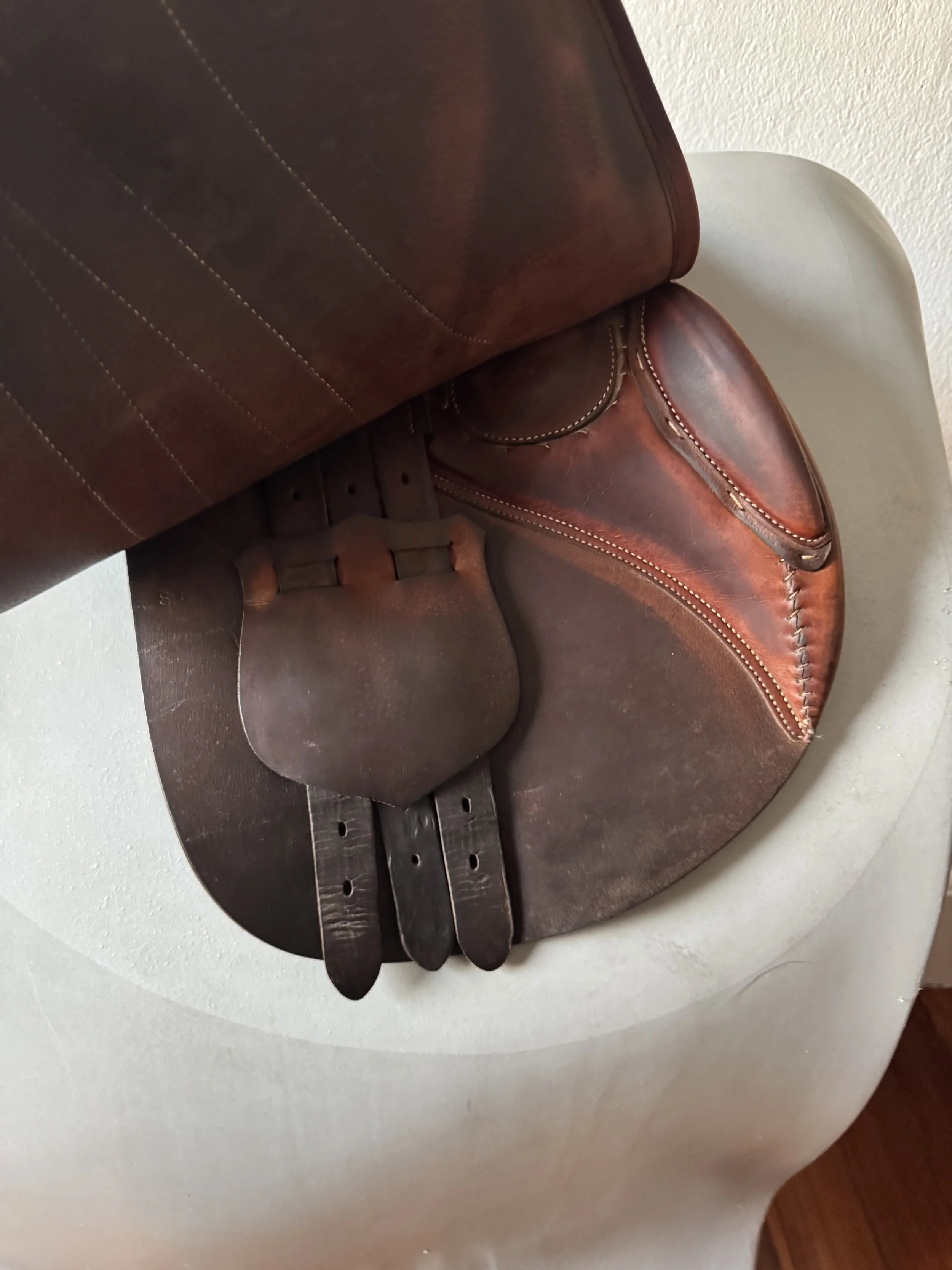 17.5" Butet Premium Saddle - 1.5 Flaps - Integrated Panels - 4.5" Tree - Right Underflaps