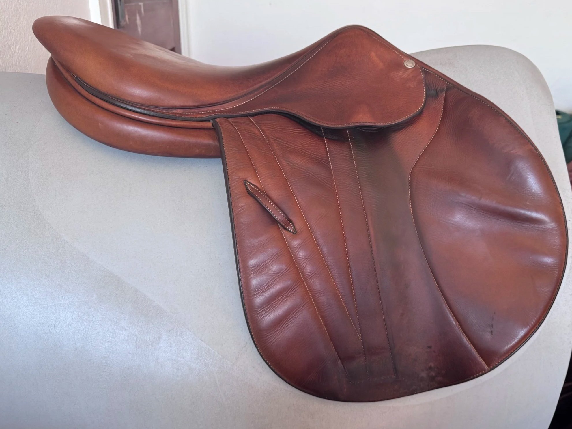 18" Butet Premium Saddle - 2015 - P Seat - 2.5 Flaps - WOOL FLOCKED - Right View 1