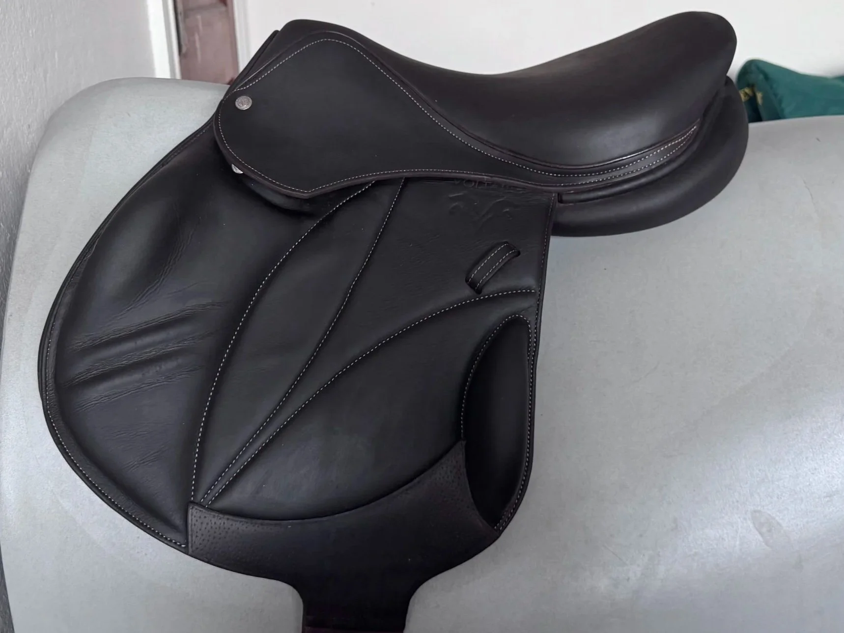 16.5" Voltaire Lexington PRO Monoflap Saddle - 2023 - 1A - Full Buffalo - Left View 4