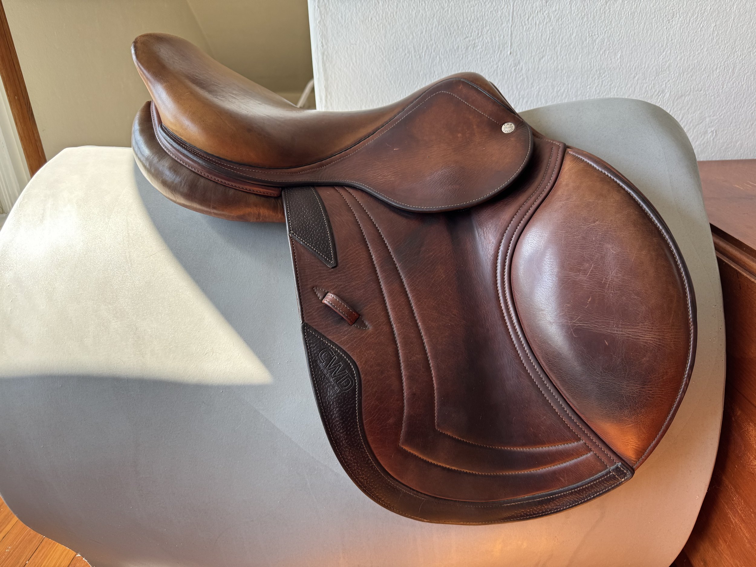 17" CWD SE02 Saddle - Wool Flocked