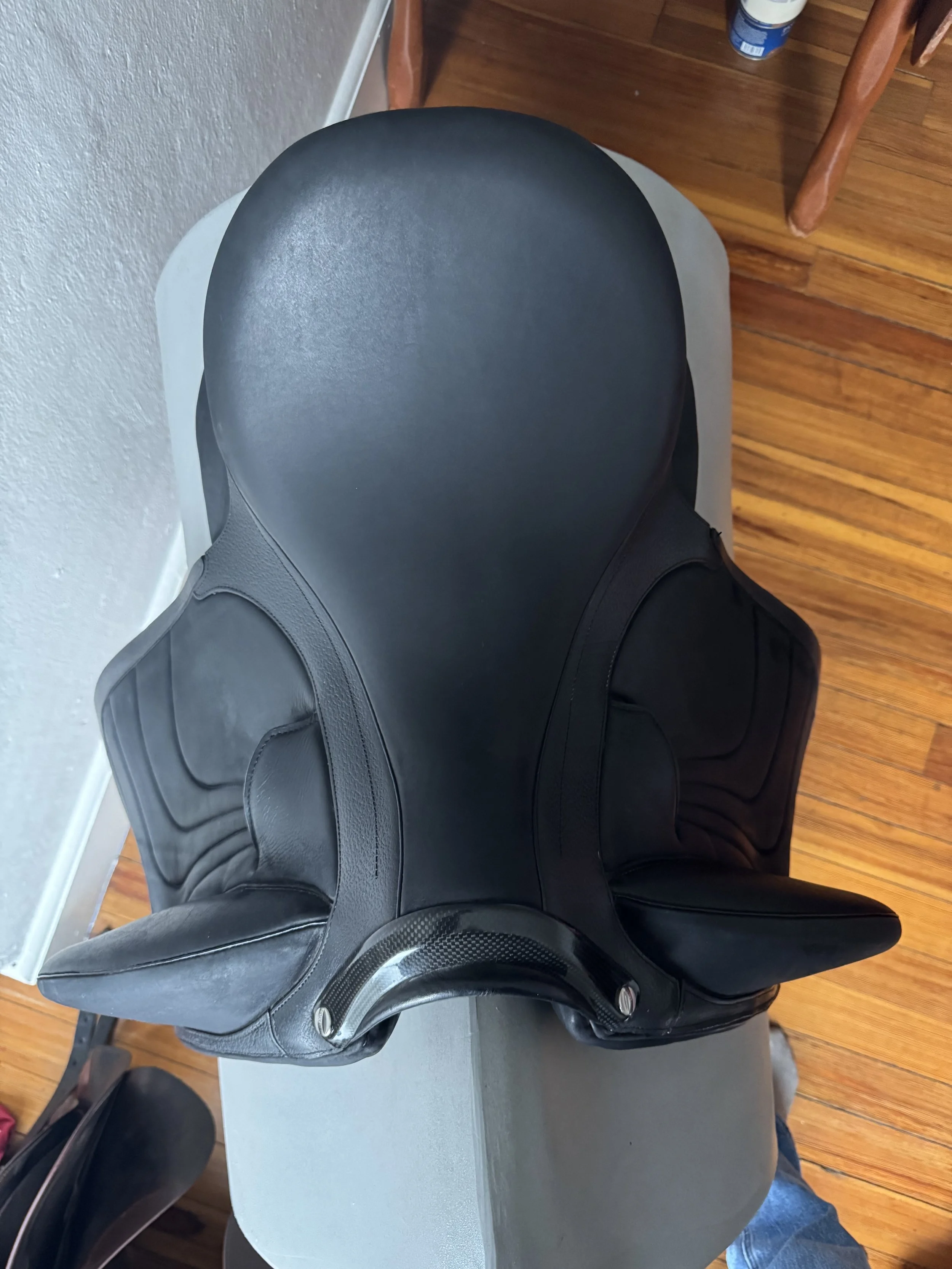 17.5" Devoucoux Makila Harmonie Dressage Saddle - 2024 - 2A - Full Buffalo - Like New - Aerial Seat 1