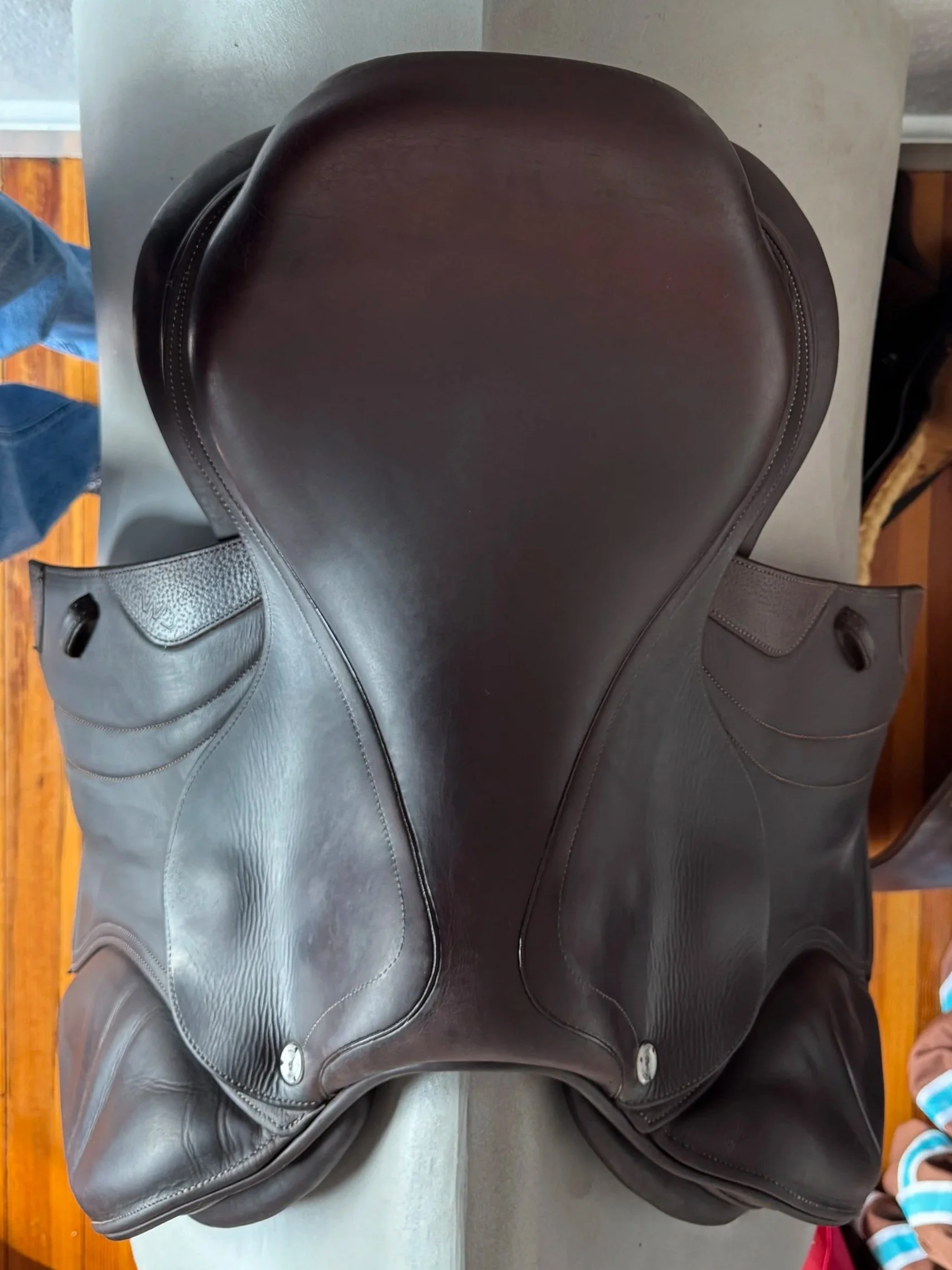 17.5" CWD SE02 PRO Saddle - 2019 - 2C - Full Buffalo - Seat 1