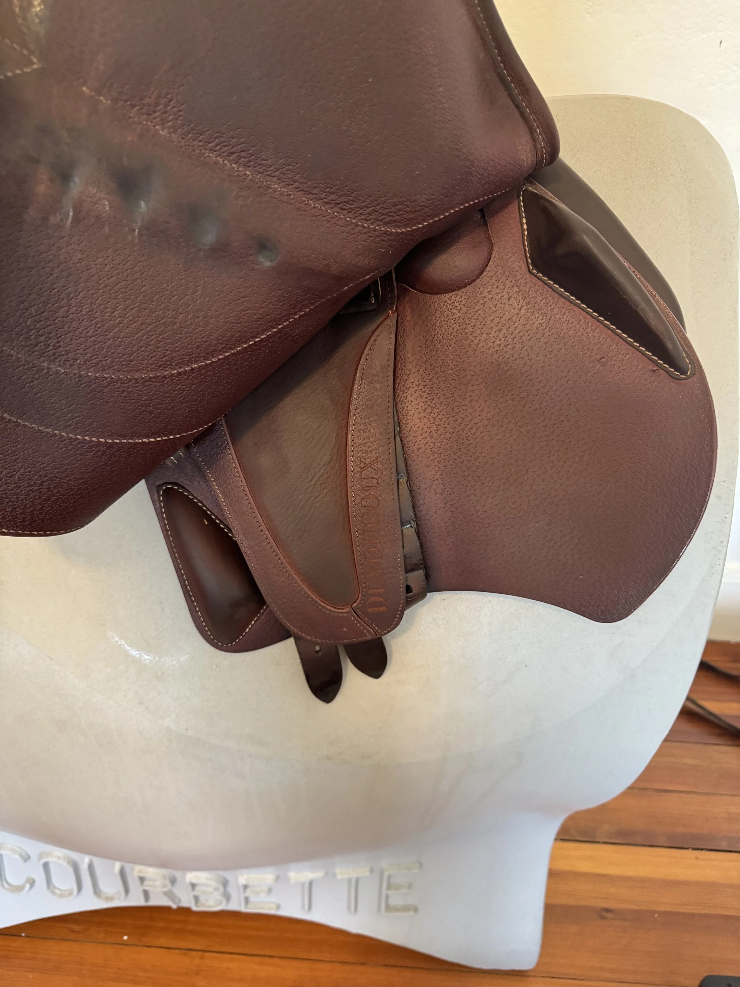 17" 2022 Full Buffalo Devoucoux Biarritz Lab Saddle