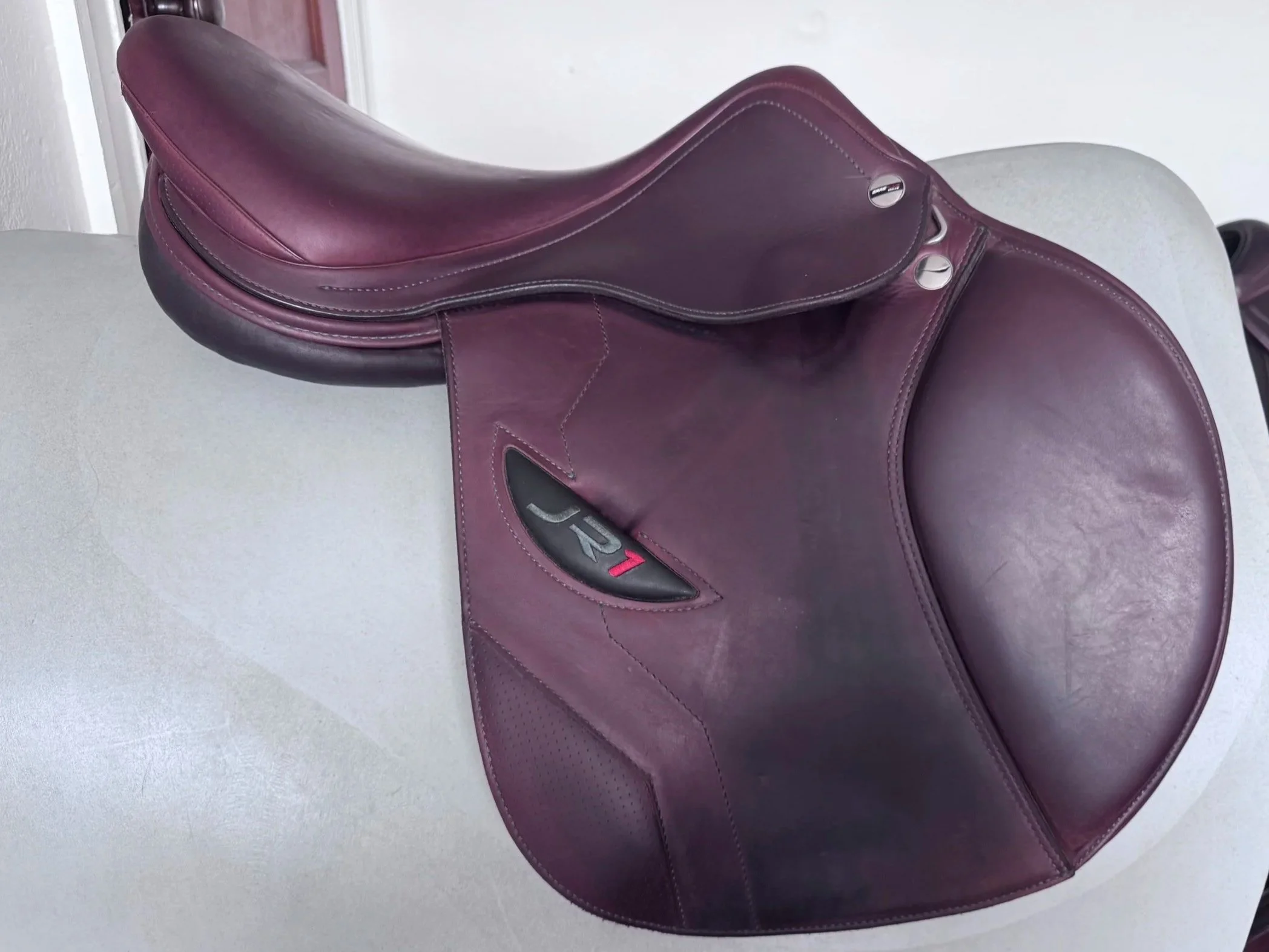 17.5" Erreplus JR1 Saddle - SL Panels - Full Bull - Wool Flocked & Fully Adjustable - Right View 2