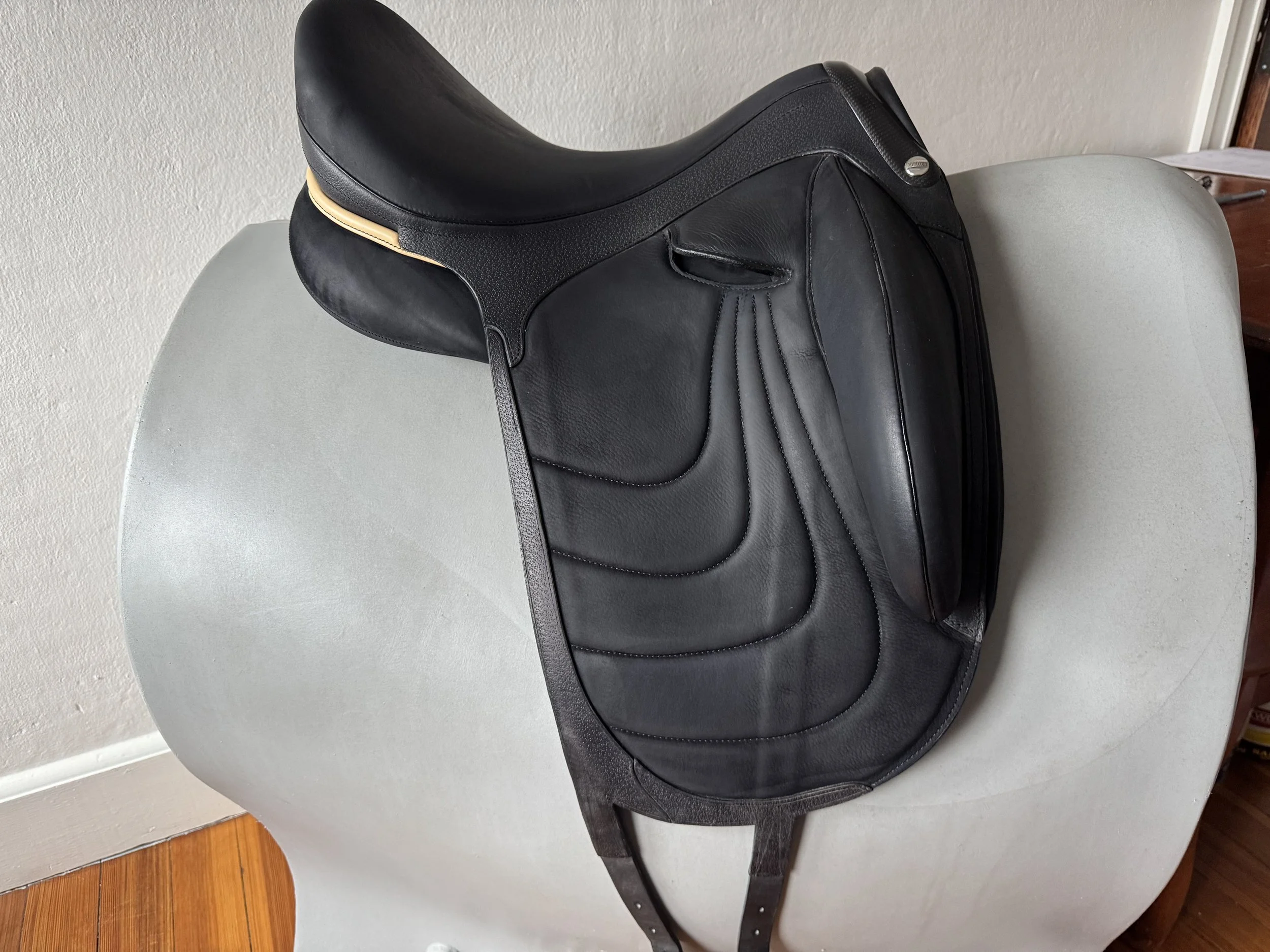 17.5" Devoucoux Makila Harmonie Dressage Saddle - 2024 - 2A - Full Buffalo - Like New - Right Side 3