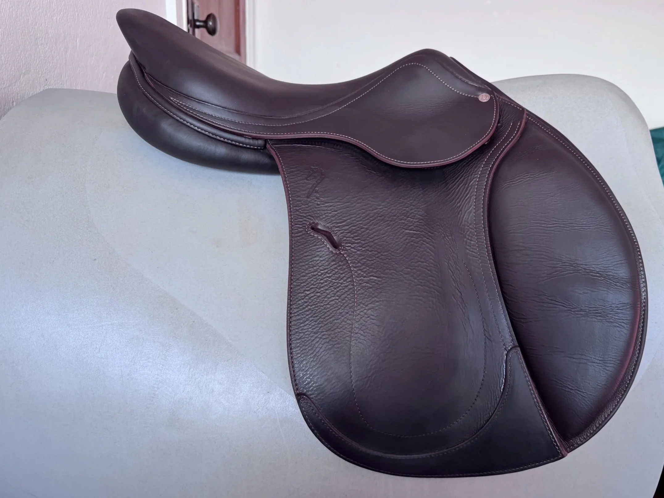 17" Antares Evolution Saddle - 2022 - 3NB - Full Buffalo - A01 WIDE - Right View 1