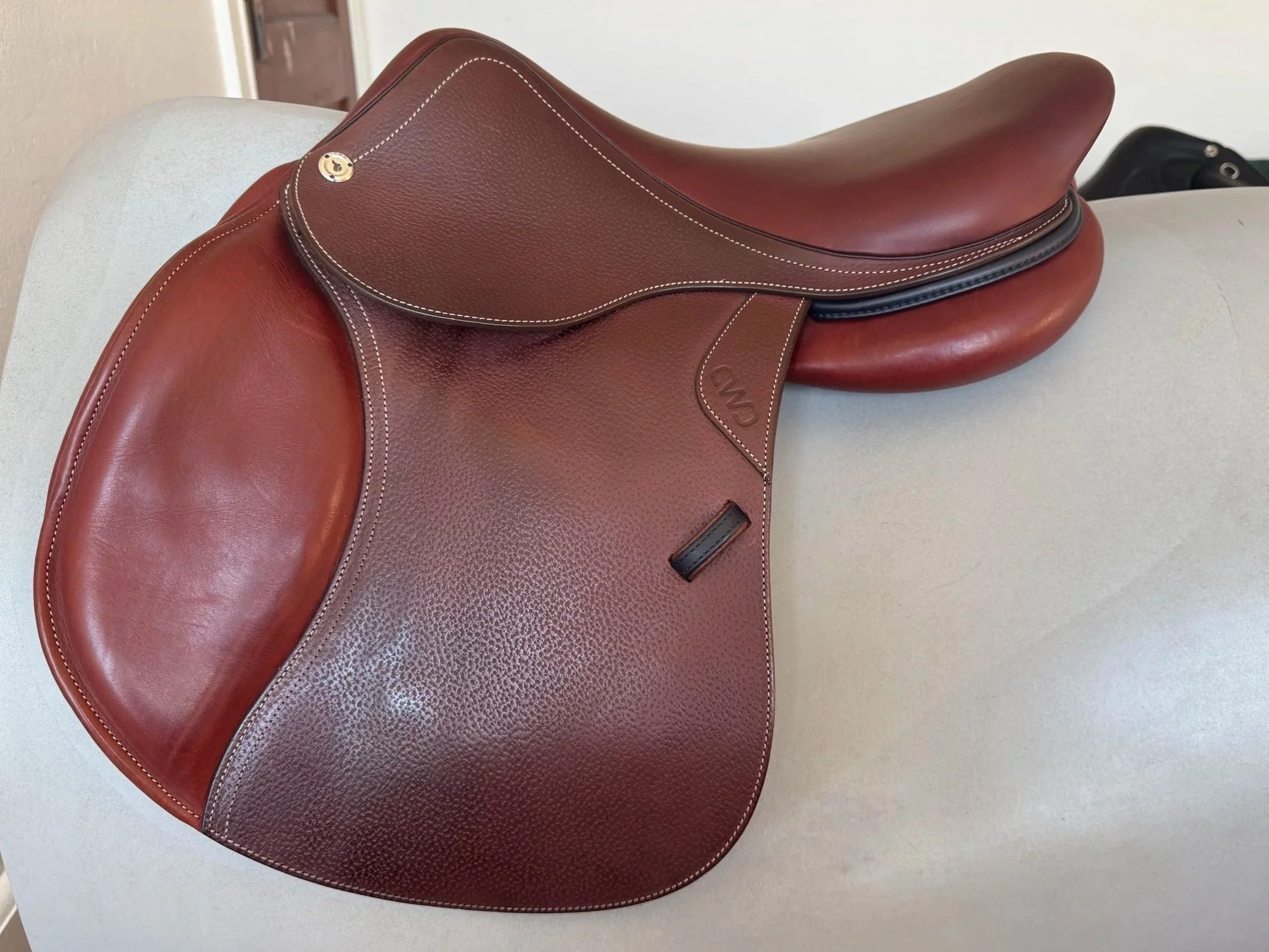 17" CWD SE03 PRO Saddle - 2024 - 1L - Grain / Buffalo - NEW - Left View 1