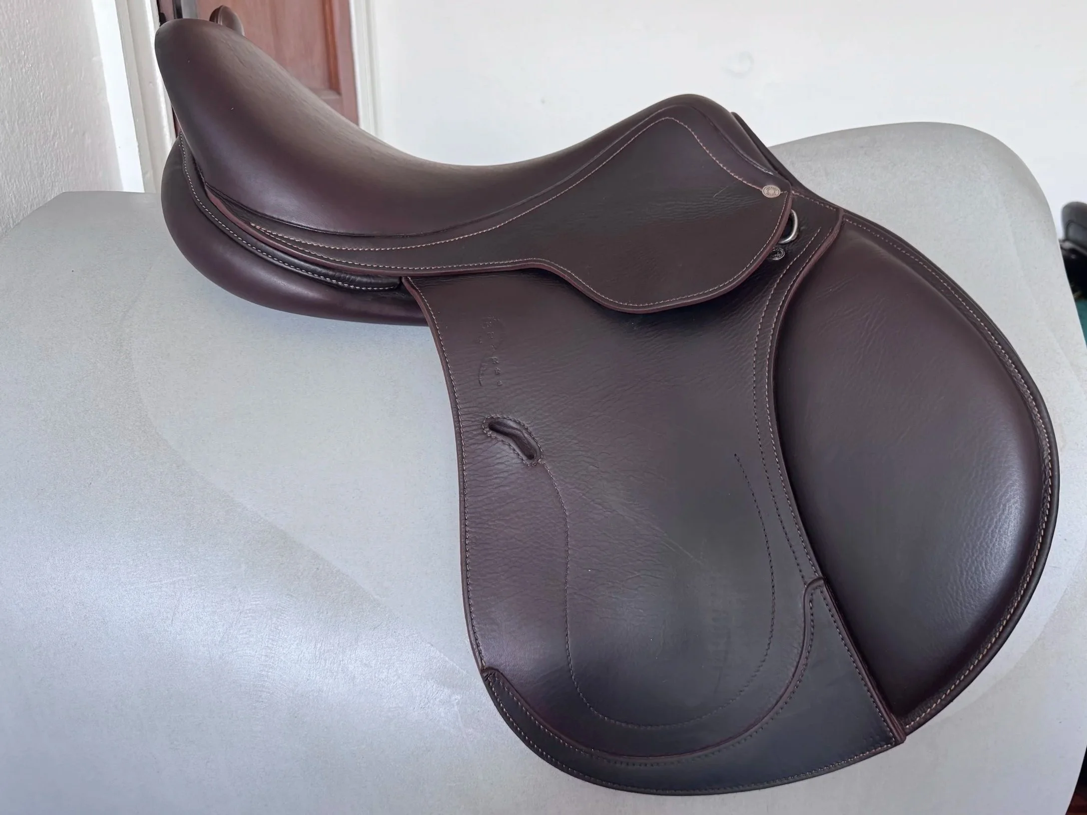 17.5" Antares Comfort 2 Saddle - 2021 - 2A - Full Buffalo - A01 WIDE Tree - Right View 3