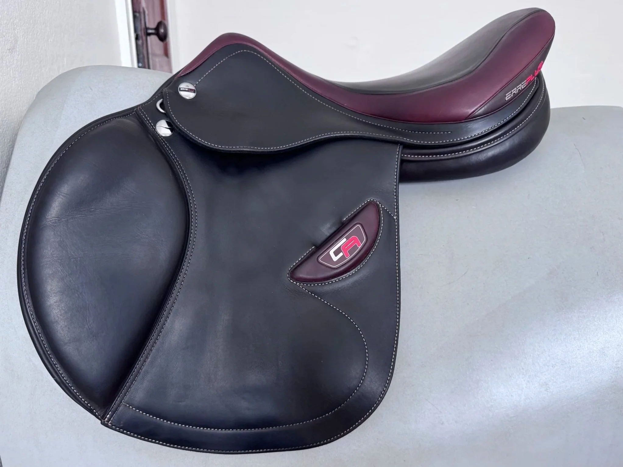 17.5" Erreplus CA Saddle - 2022 - Wool Flocked - Fully Adjustable - MINT! - Left View 3