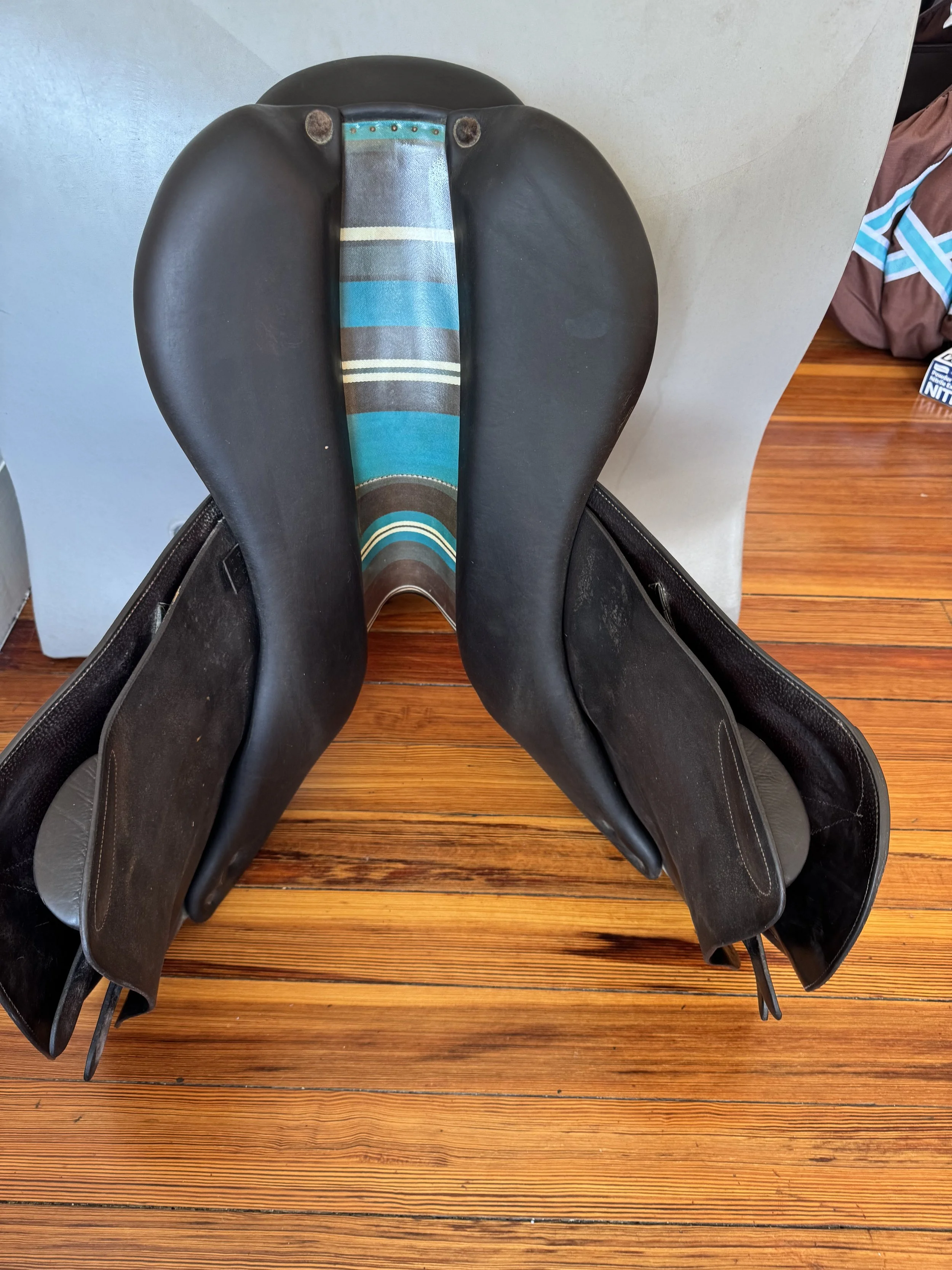 18" Voltaire Stuttgart PRO Saddle - 2018 - 3A - Full Buffalo - Tree 1