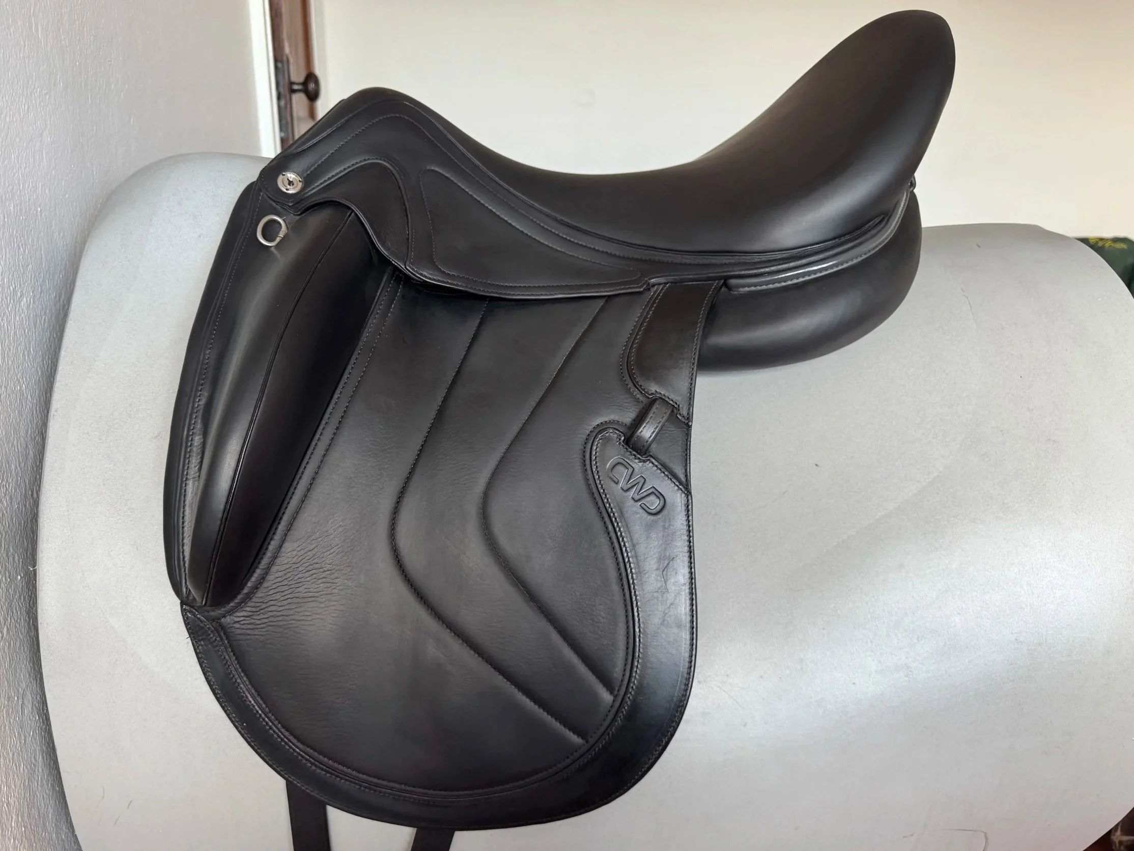 18.5" CWD SE37 PRO Dressage Saddle - 2021 - 3XLA - Full Buffalo - Left View 1