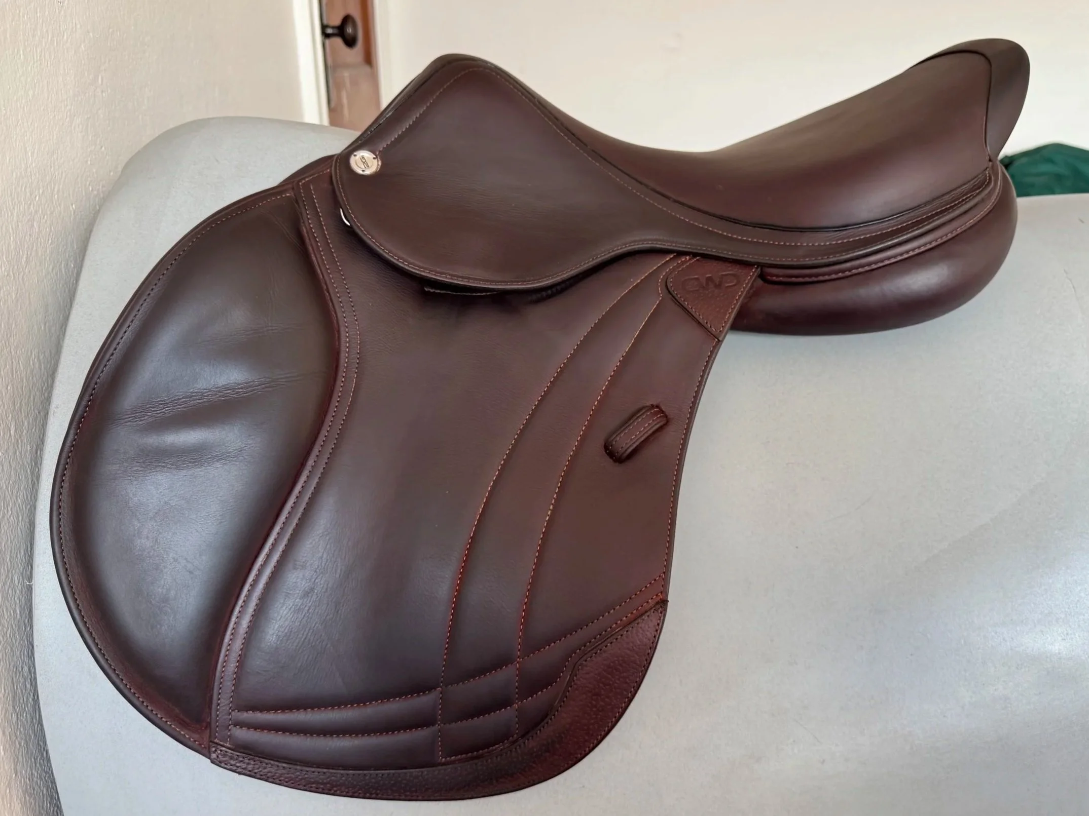 17.5" CWD SE39 Hunter Mademoiselle 2Gs Saddle - 2024 - 3CH - Full Buffalo - MINT - Right View 1 - Left View 2
