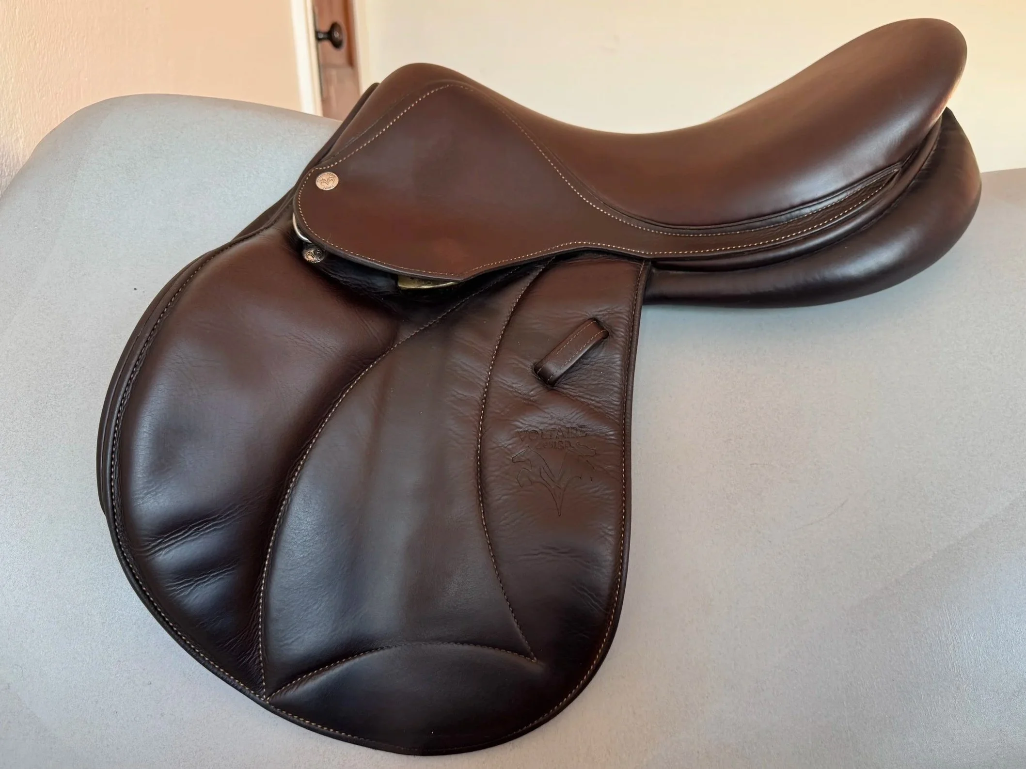 16" Voltaire Welli Saddle - 2017 - 00 - Full Buffalo - Left View 4