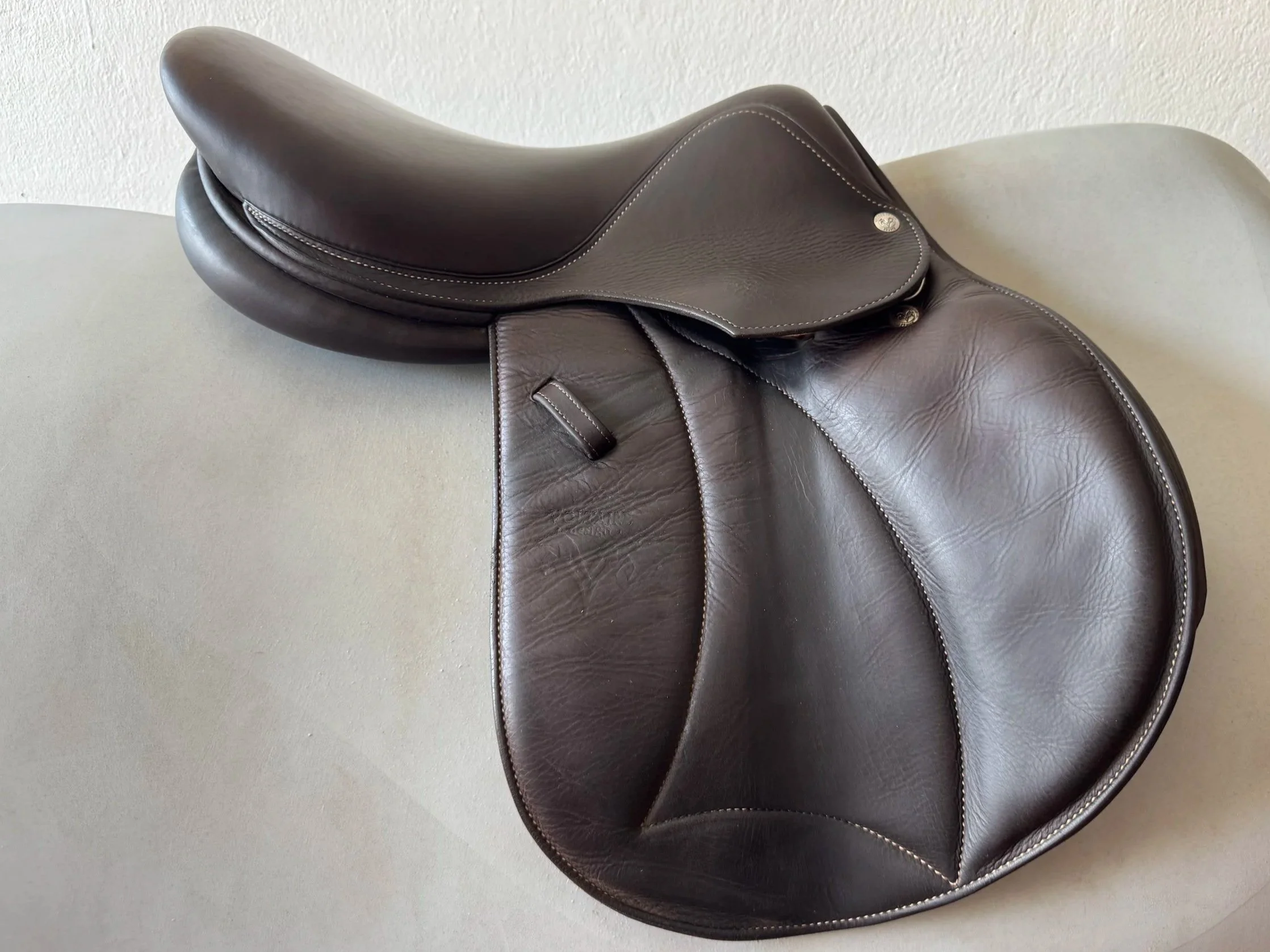 15.5" Voltaire Welli Saddle - Full Buffalo - Right View 2