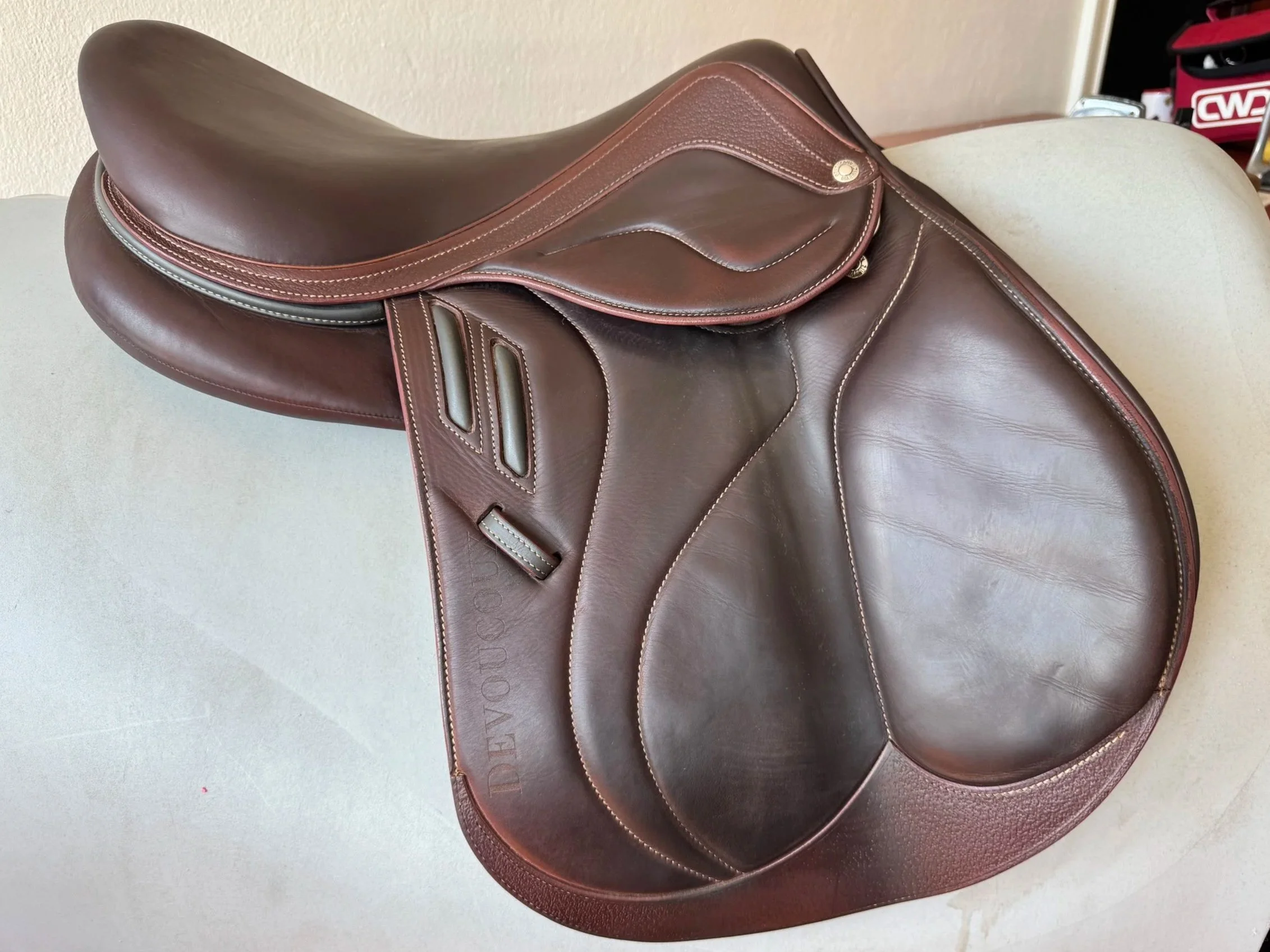 17.5" 2022 Devoucoux Chiberta Lab Saddle - Right Side 1