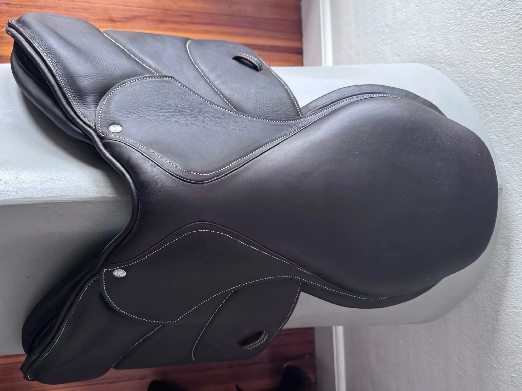 BRAND NEW! 18" Voltaire Palm Beach PRO Saddle 2025 - 3A - Full Buffalo - WIDE - Seat 1