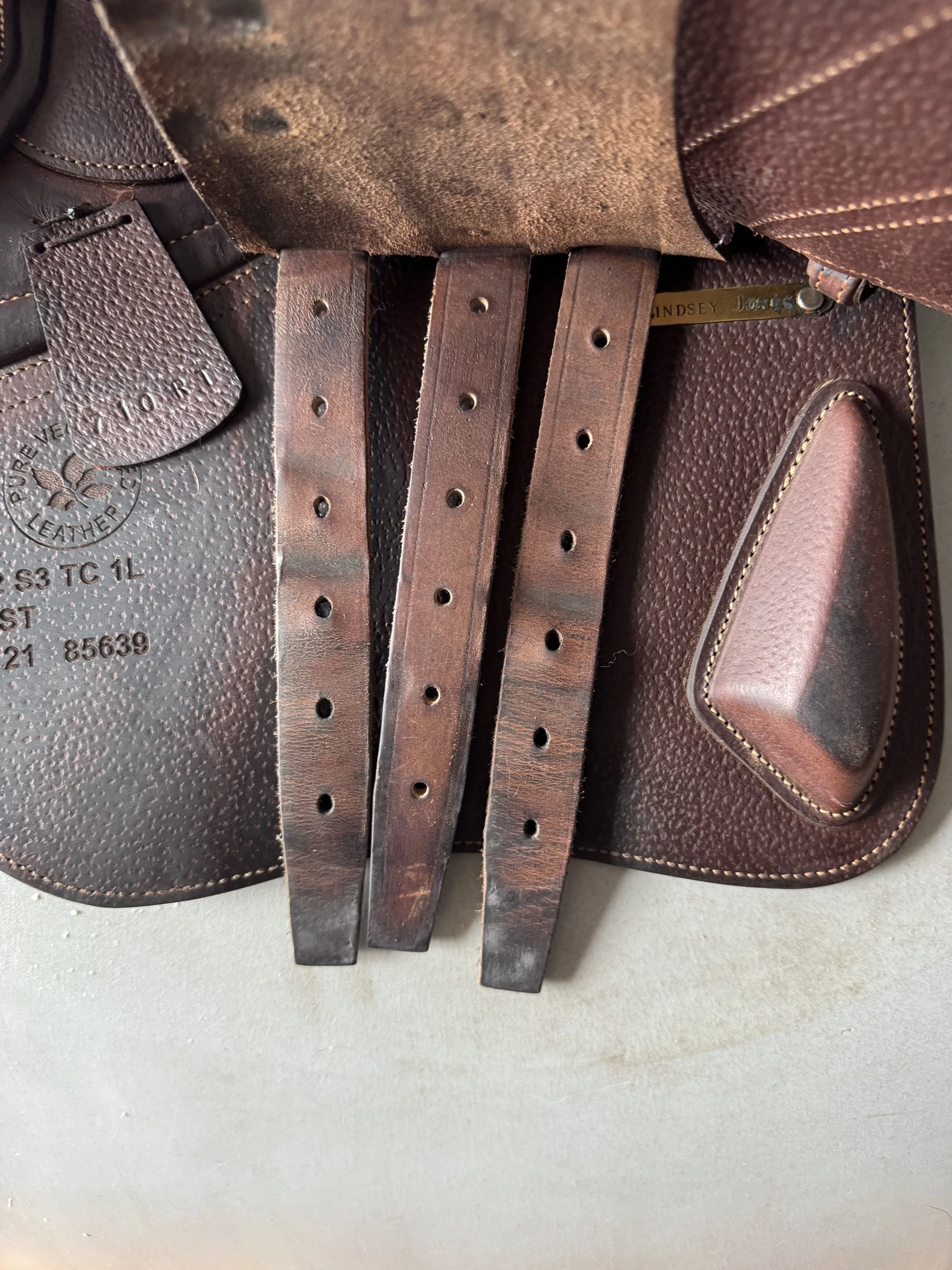18" CWD SE32 Mademoiselle 2Gs Saddle - 1L - 2019 - Full Buffalo - Left Billets