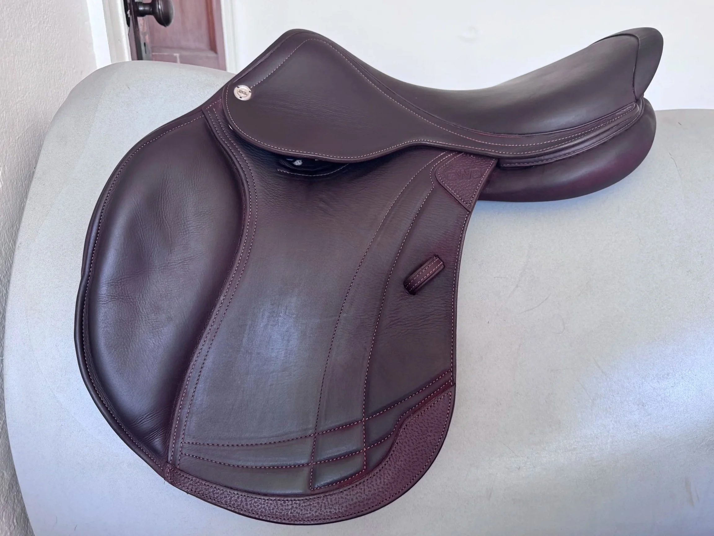 17.5" CWD SE38 Mademoiselle Hunter 2Gs Saddle - 2024 - 2LH - Full Buffalo - MINT - Left View 1
