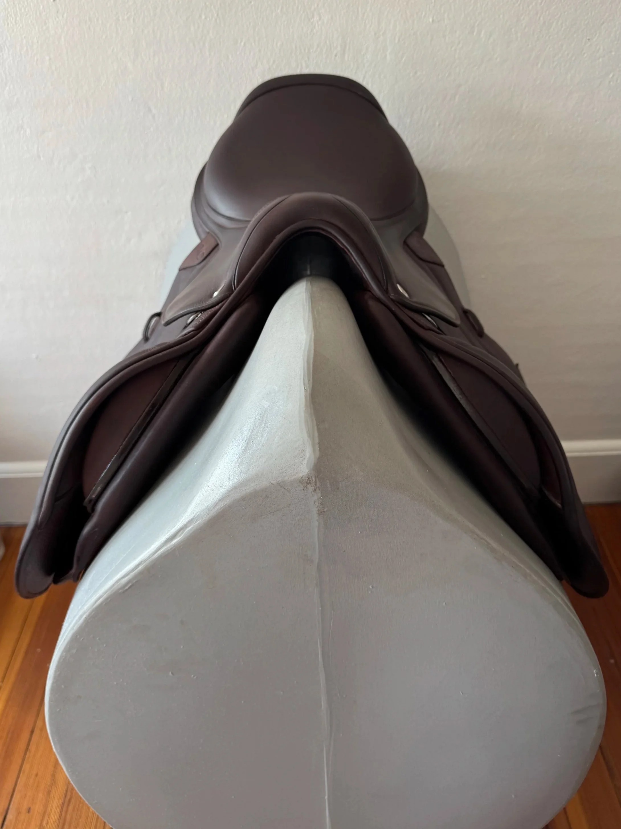 17.5" CWD SE39 Hunter Mademoiselle 2Gs Saddle - 2024 - 3CH - Full Buffalo - MINT - Right View 1 - Front Panels 3