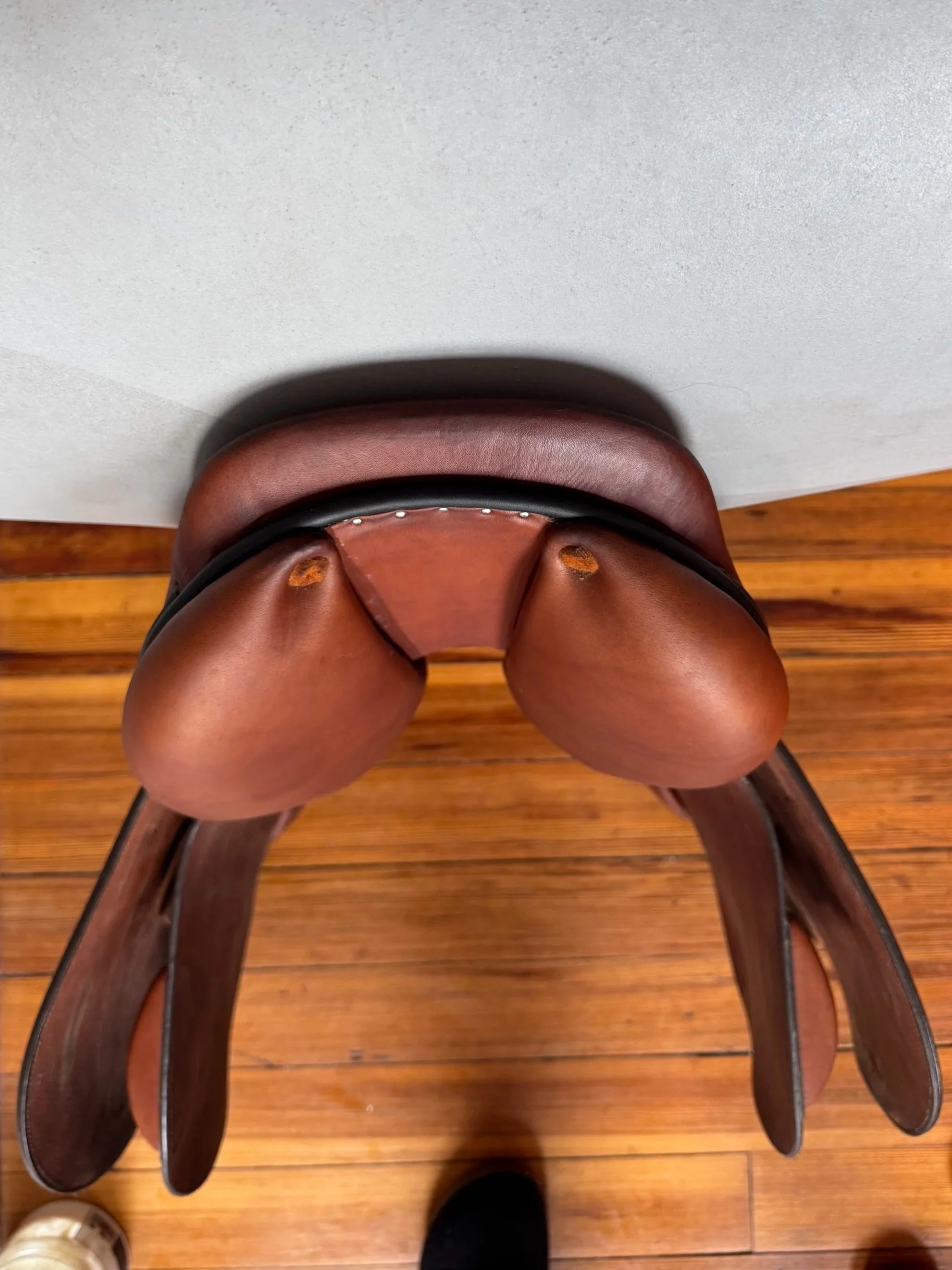 18" Butet Premium Saddle - P Flat Seat - 2.5 Flaps - Full Calf - Cantle 2