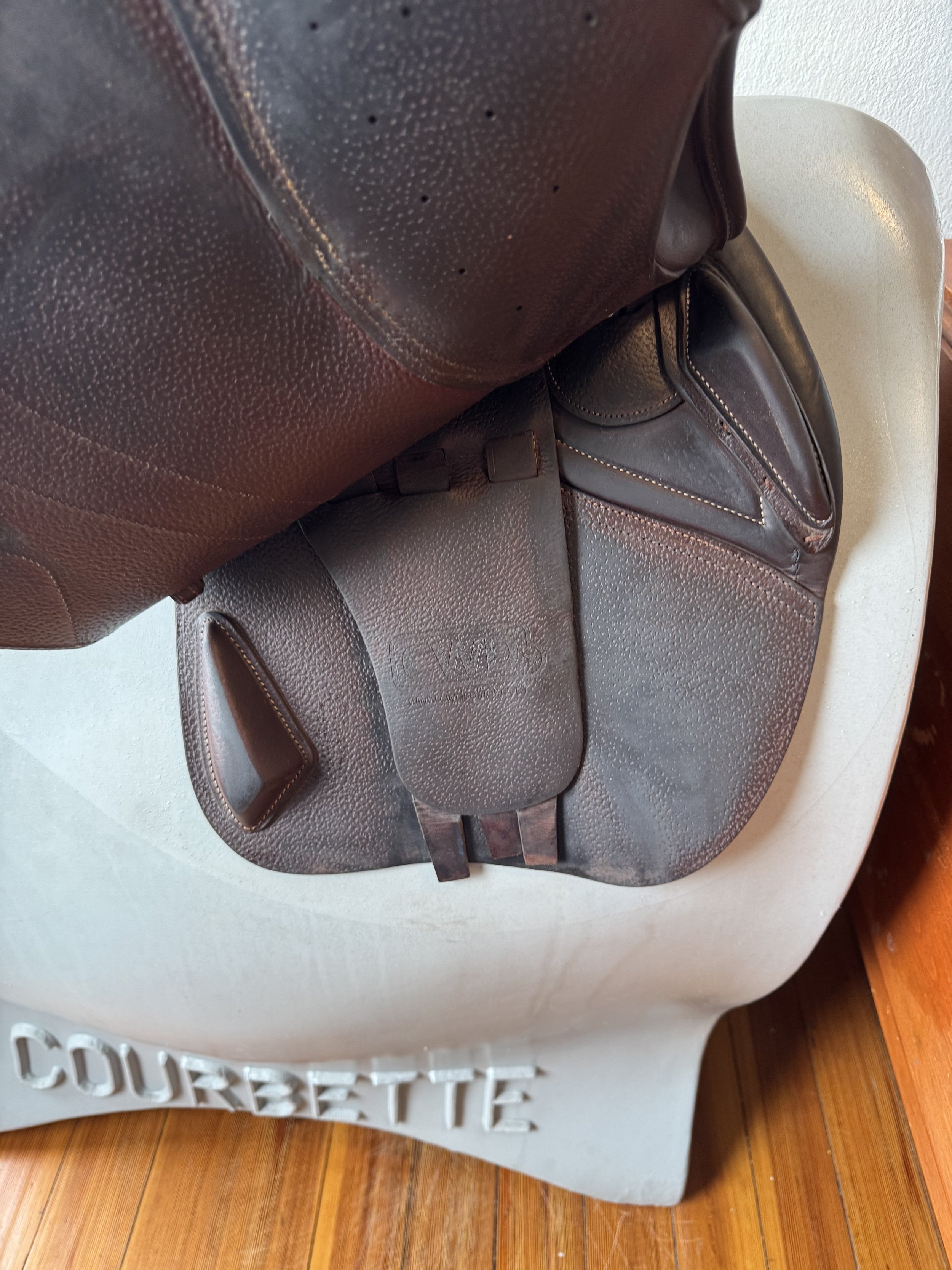 18" CWD SE01 Saddle - Underflap