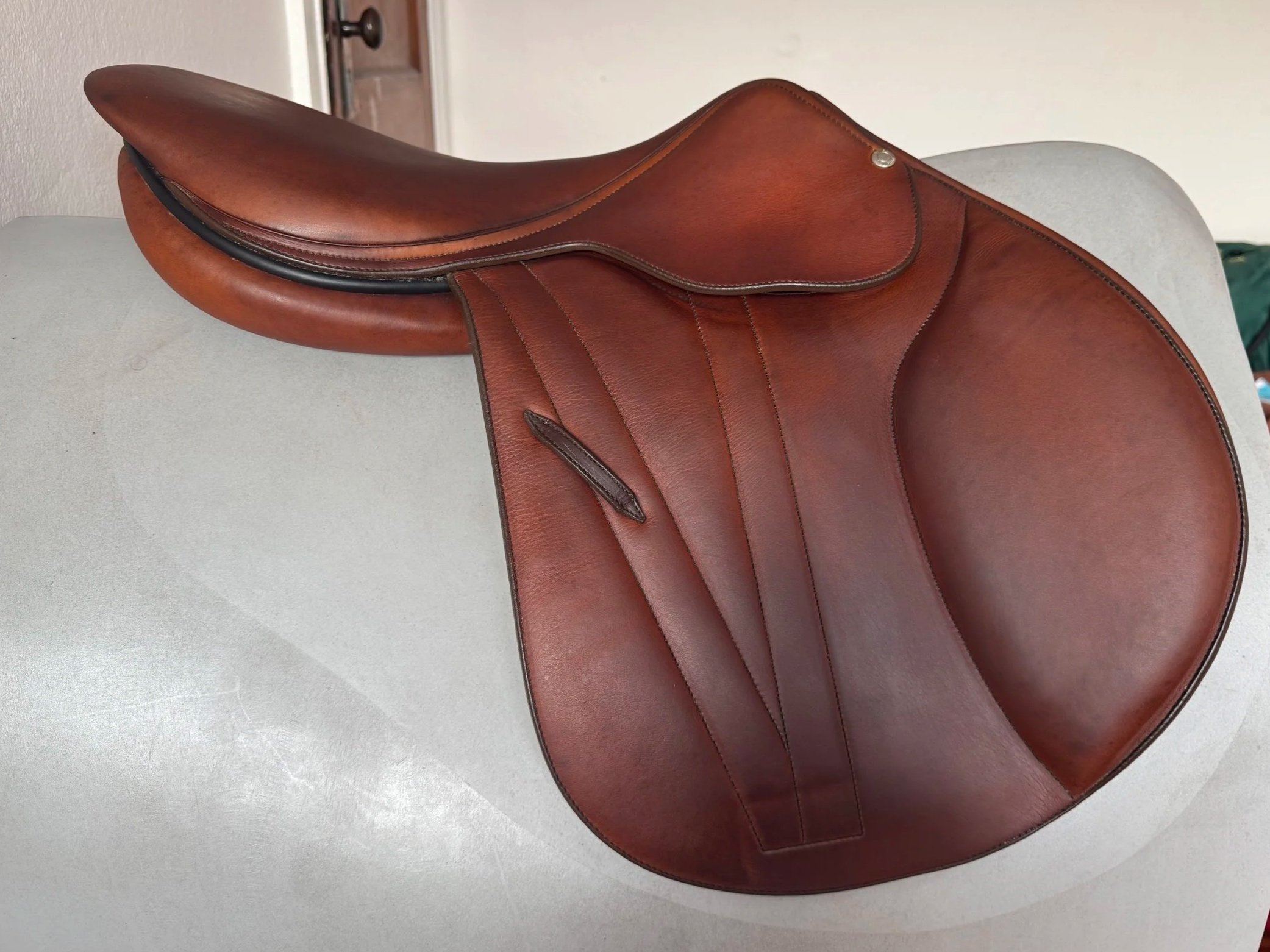 18" Butet Premium Saddle - P Flat Seat - 2.5 Flaps - Full Calf - Right View 4