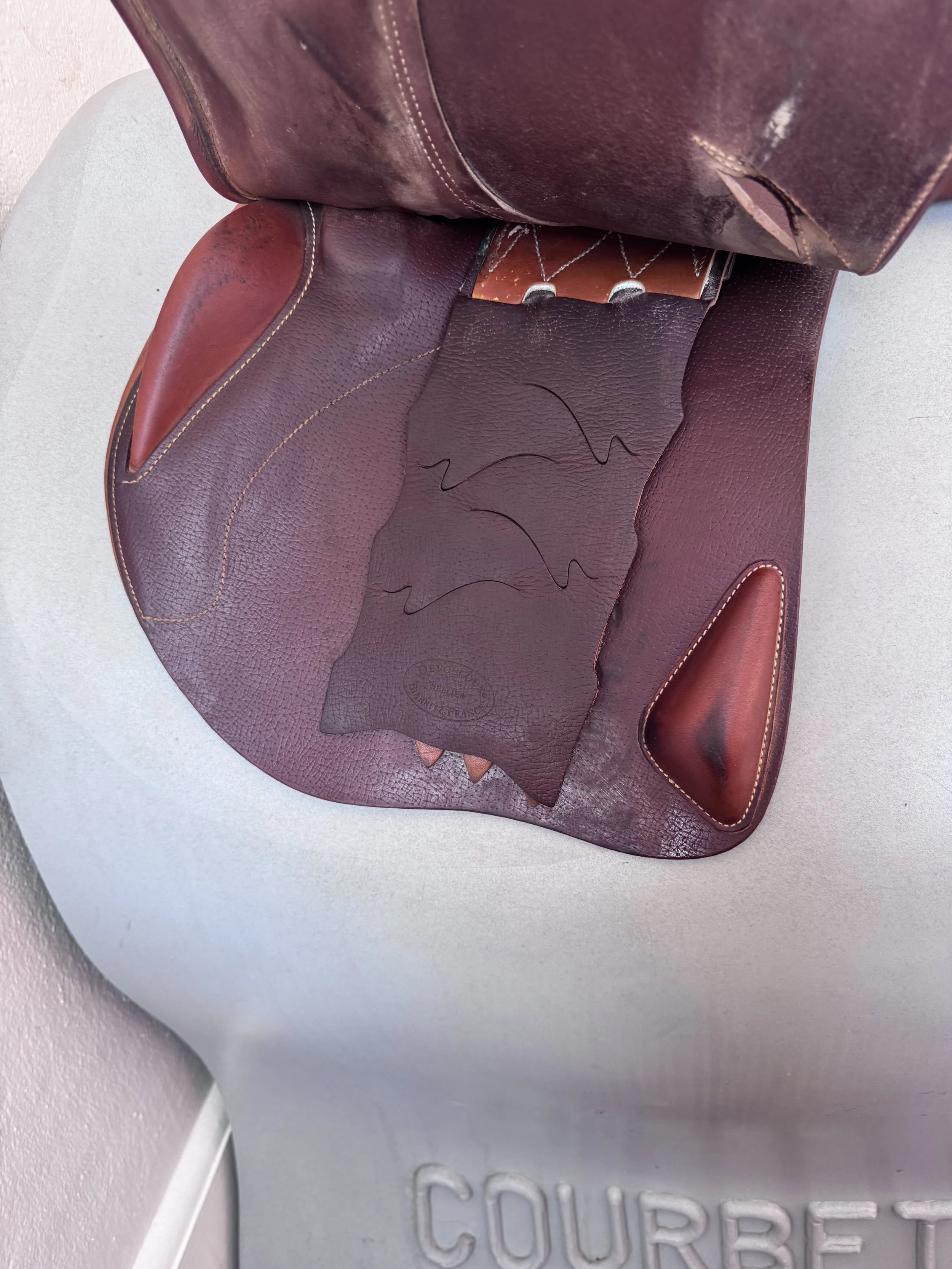 17.5" Devoucoux Oldara Saddle - 4A - Integrated Panels - Grain / Calf - Left Underflap 1