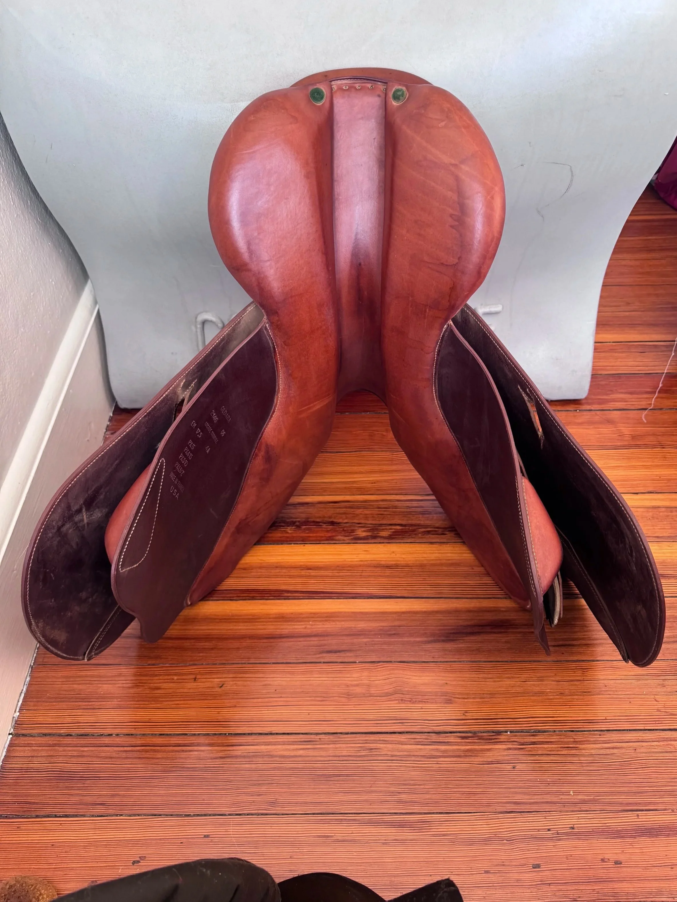 17.5" Devoucoux Oldara Saddle - 4A - Integrated Panels - Grain / Calf - Tree 1