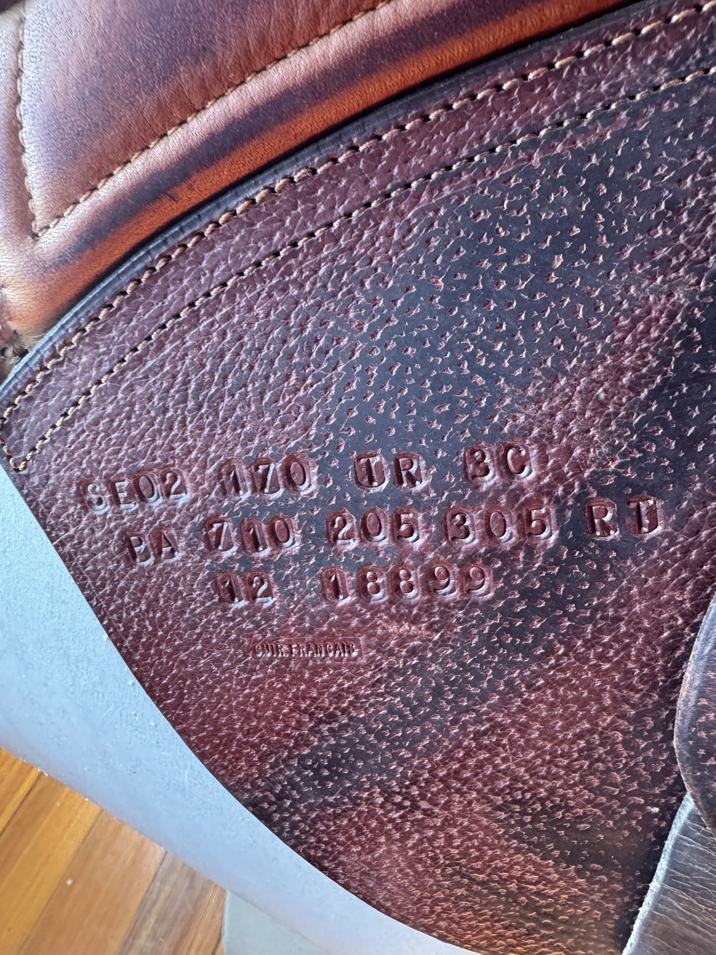 17" CWD SE02 Saddle - Wool Flocked