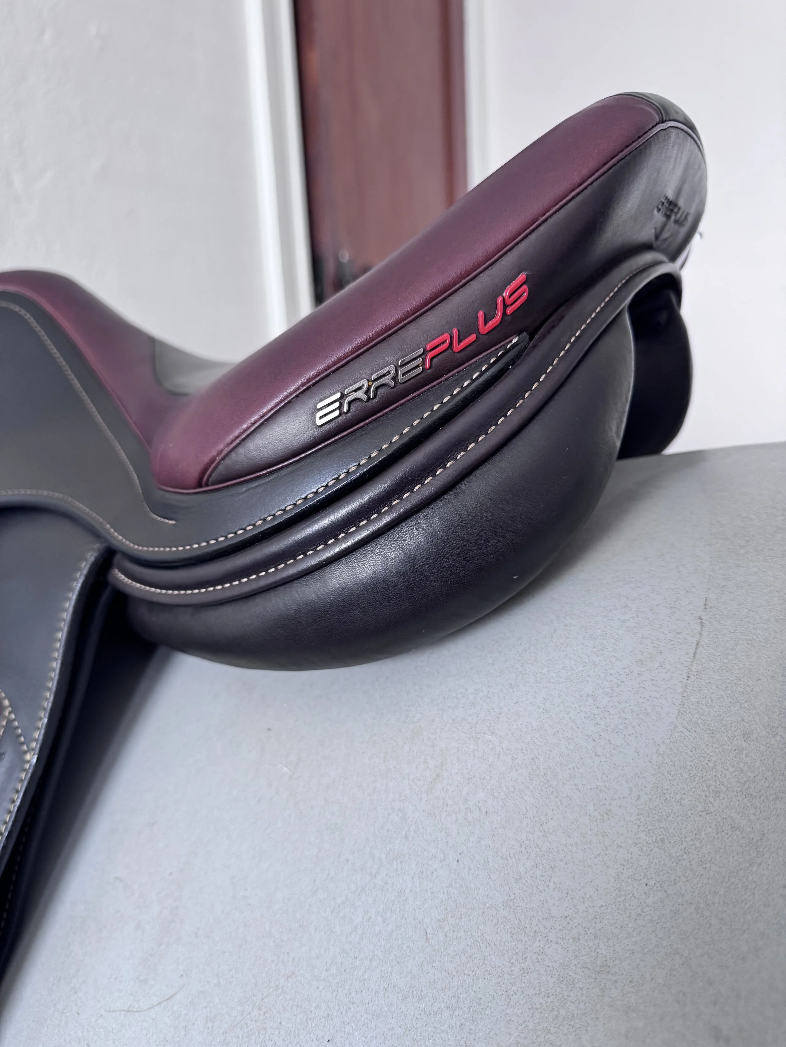 17.5" Erreplus CA Saddle - 2022 - Wool Flocked - Fully Adjustable - MINT! - Details Shot 2