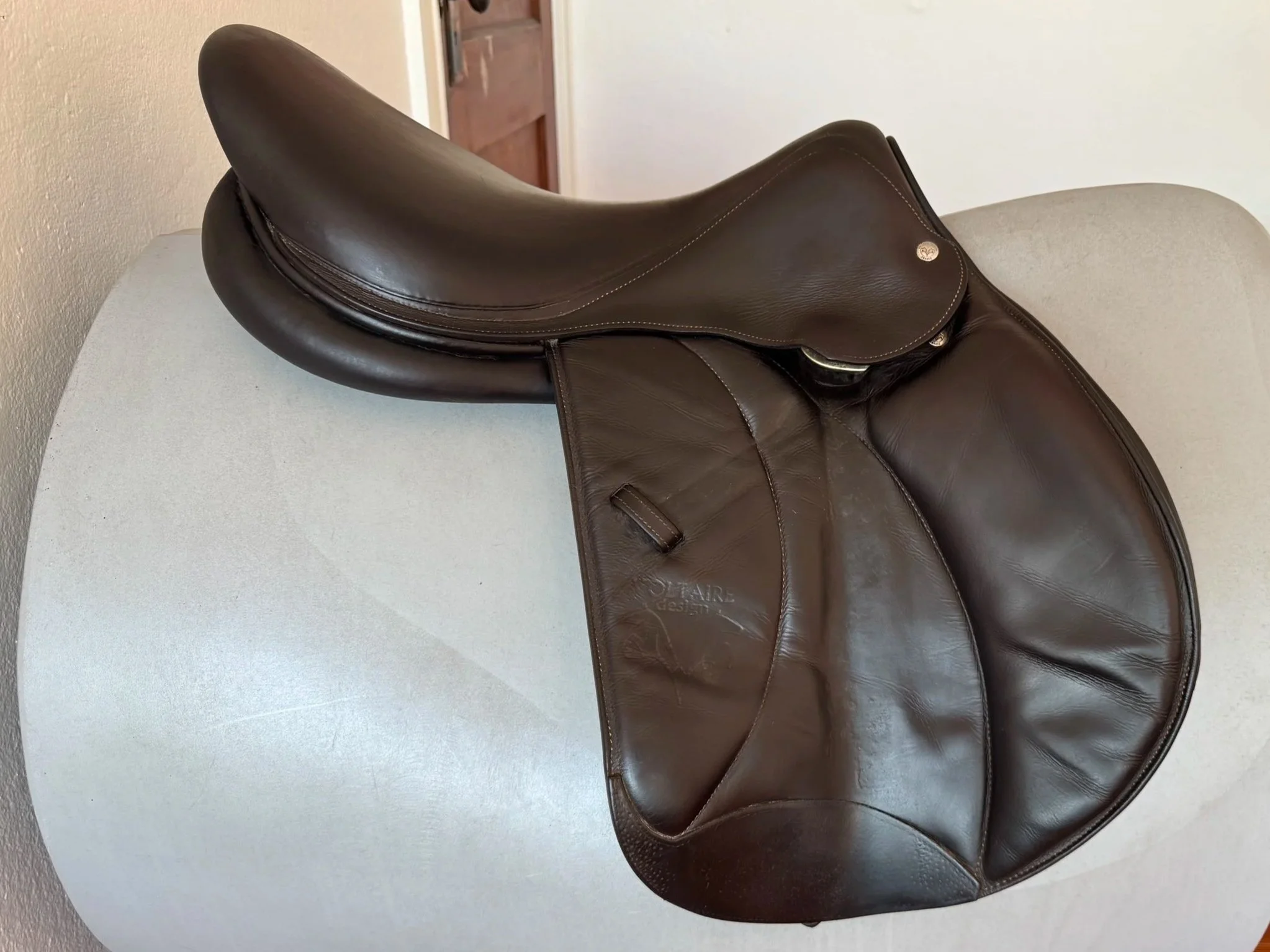 18" Voltaire Stuttgart PRO Saddle - 2018 - 3A - Full Buffalo - Right View 1